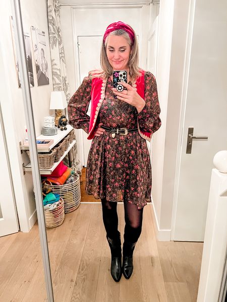 Outfits of the week 

Saturday night. Dinner at my moms. Ditsy floral dress (Shoeby), fuchsia velvet gilet vest (Poppy the Label) and Marant lookalike boots from Sacha (tts) 

Boots: pzz.to/5ry7nC



#LTKeurope #LTKstyletip #LTKFestival