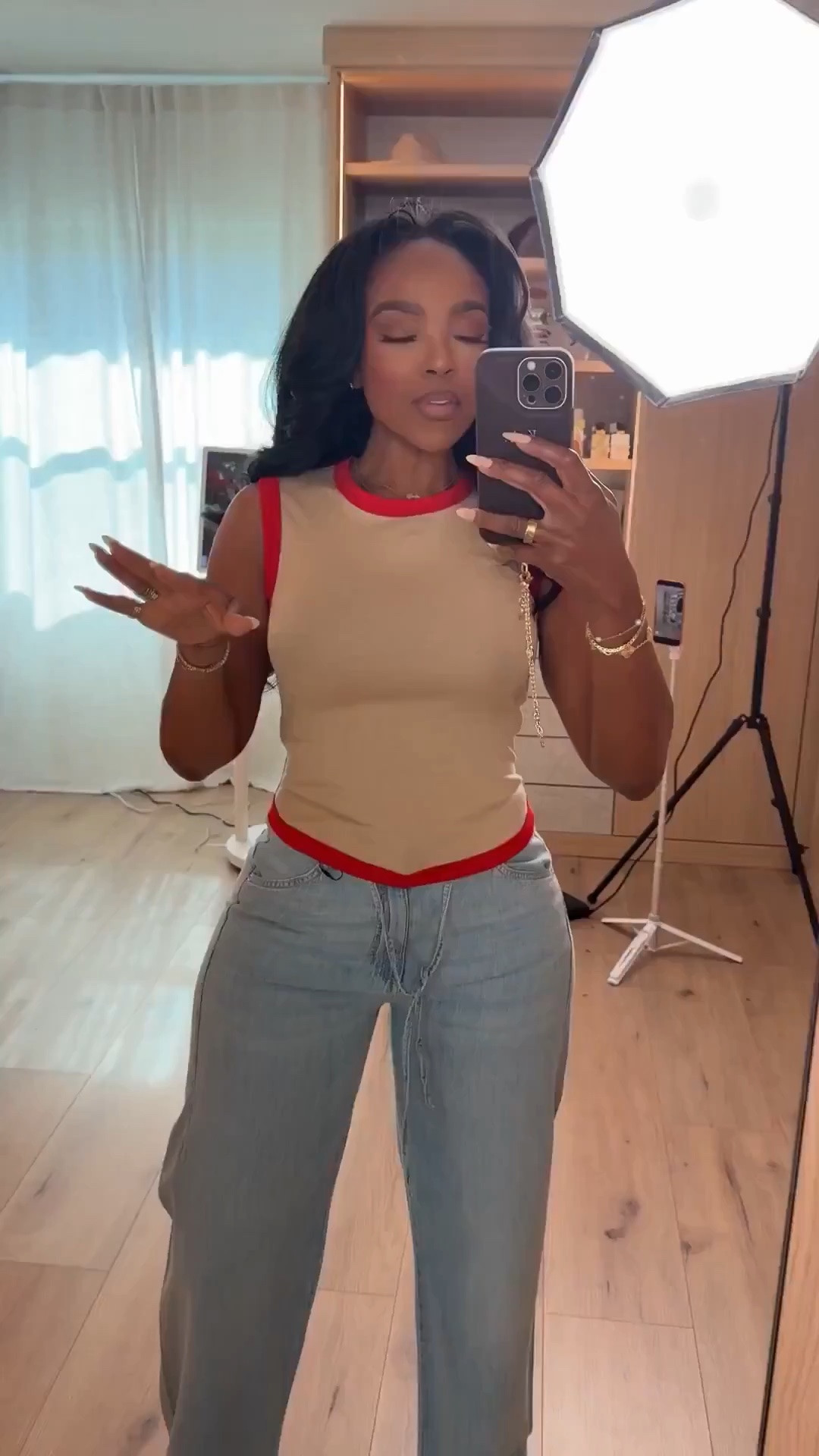 Hi babes!

This casual everyday look is that effortless off-duty outfit — the contrast trim tank with relaxed wide-leg denim just always works and looks put together without trying.

Where to wear this:
Running errands
Casual days out
Weekend plans
Everyday looks

I love outfits like this because you can mix and match each piece with so many things — so your cost per wear drops fast and your wardrobe feels way more versatile.

Everything is linked below

xx Kira | Kira’s Fashion Finds

34D - 27 - 40 | size small or 4