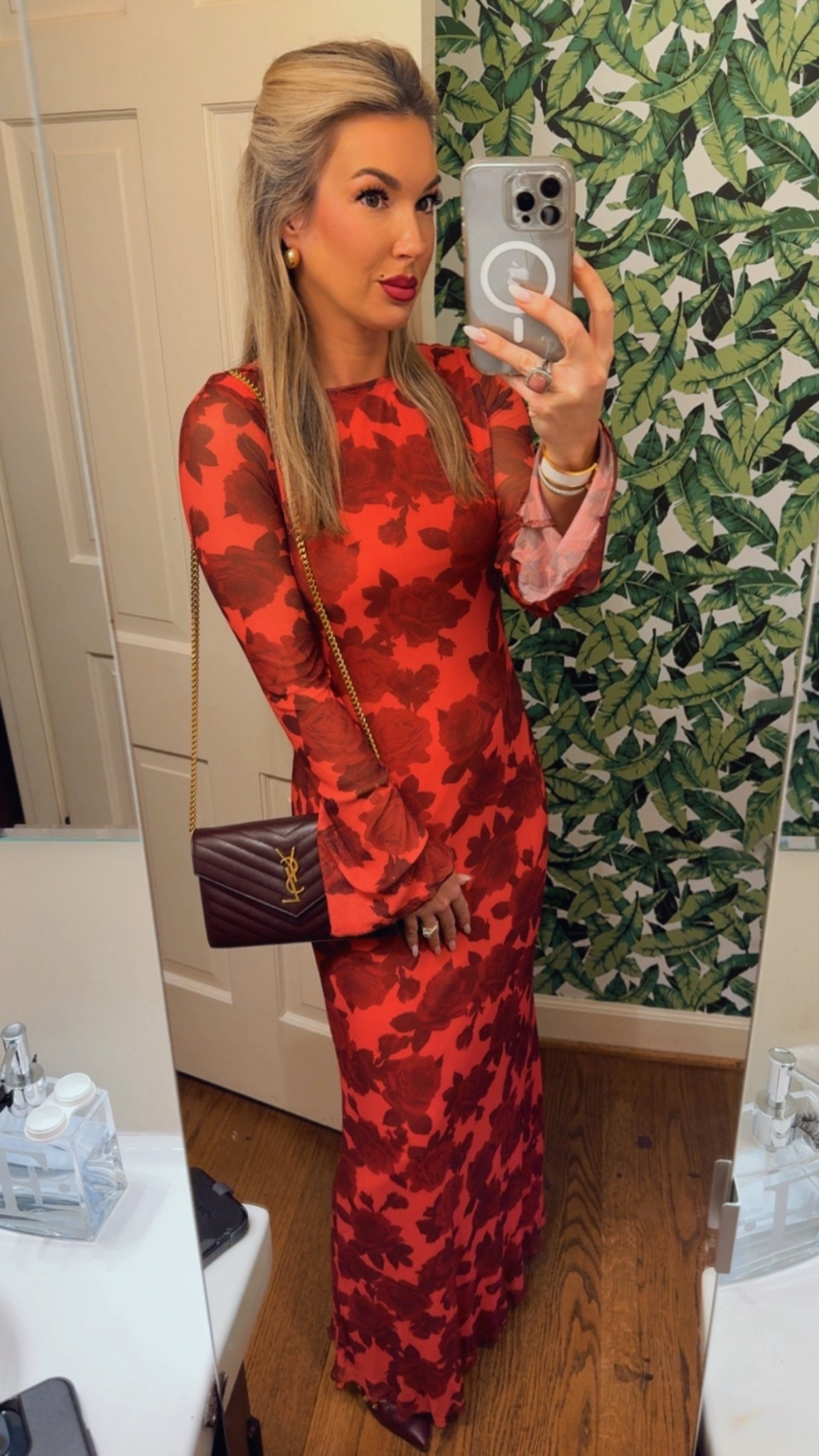 Amazing long sleeve fall dress. Super comfy, chic & double lined. I’m wearing size small. Material as some stretch to it. 

#burgundyfit #burgundyoutfit #burgundydress #fallfit #falloutfit #longsleevedress #longsleevefloraldress

#LTKFindsUnder50 #LTKSeasonal #LTKHoliday