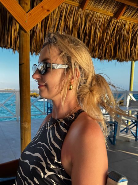 Teardrop earrings - Bottega Veneta inspired

Amazon finds • statement earrings • Prada sunglasses • gold jewelry • zebra top • zebra pattern • summer accessories 

#LTKtravel #LTKSeasonal #LTKFestival