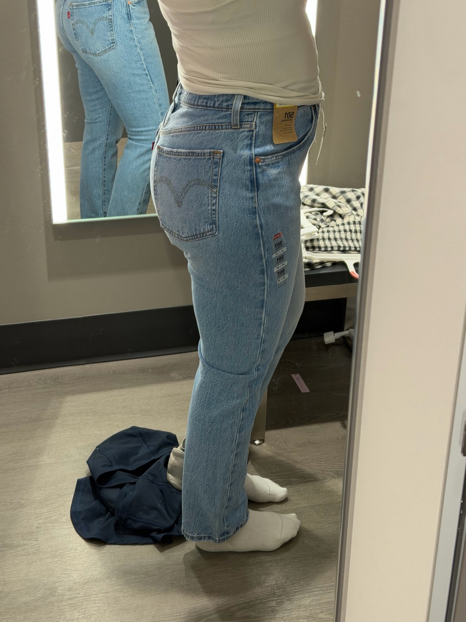 Obsessed with these Levi Jeans!