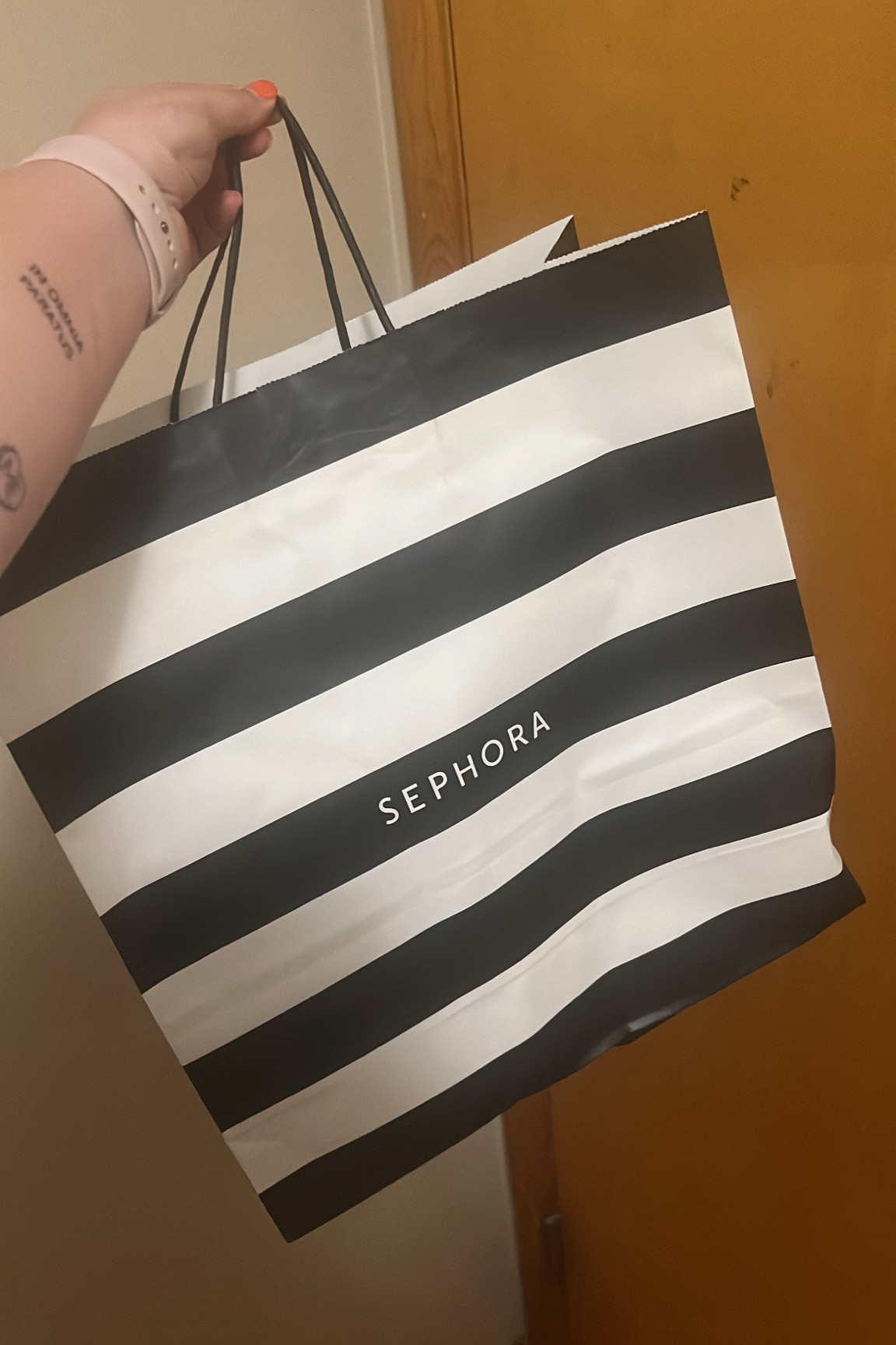 Sephora haul: Summer Fridays lip balm, body spray, setting spray, olaplex, haircare favorites 

#LTKbeauty #LTKfindsunder50