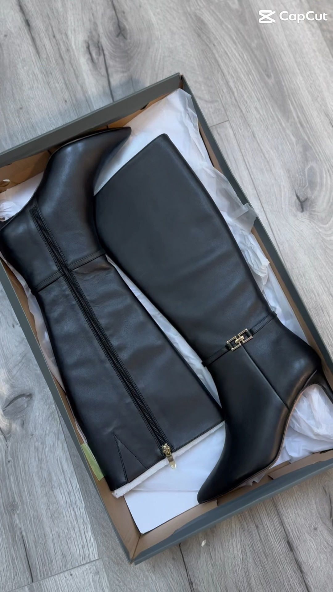 What can I say? I’m a boots girl and these are fab! 🤍🖤