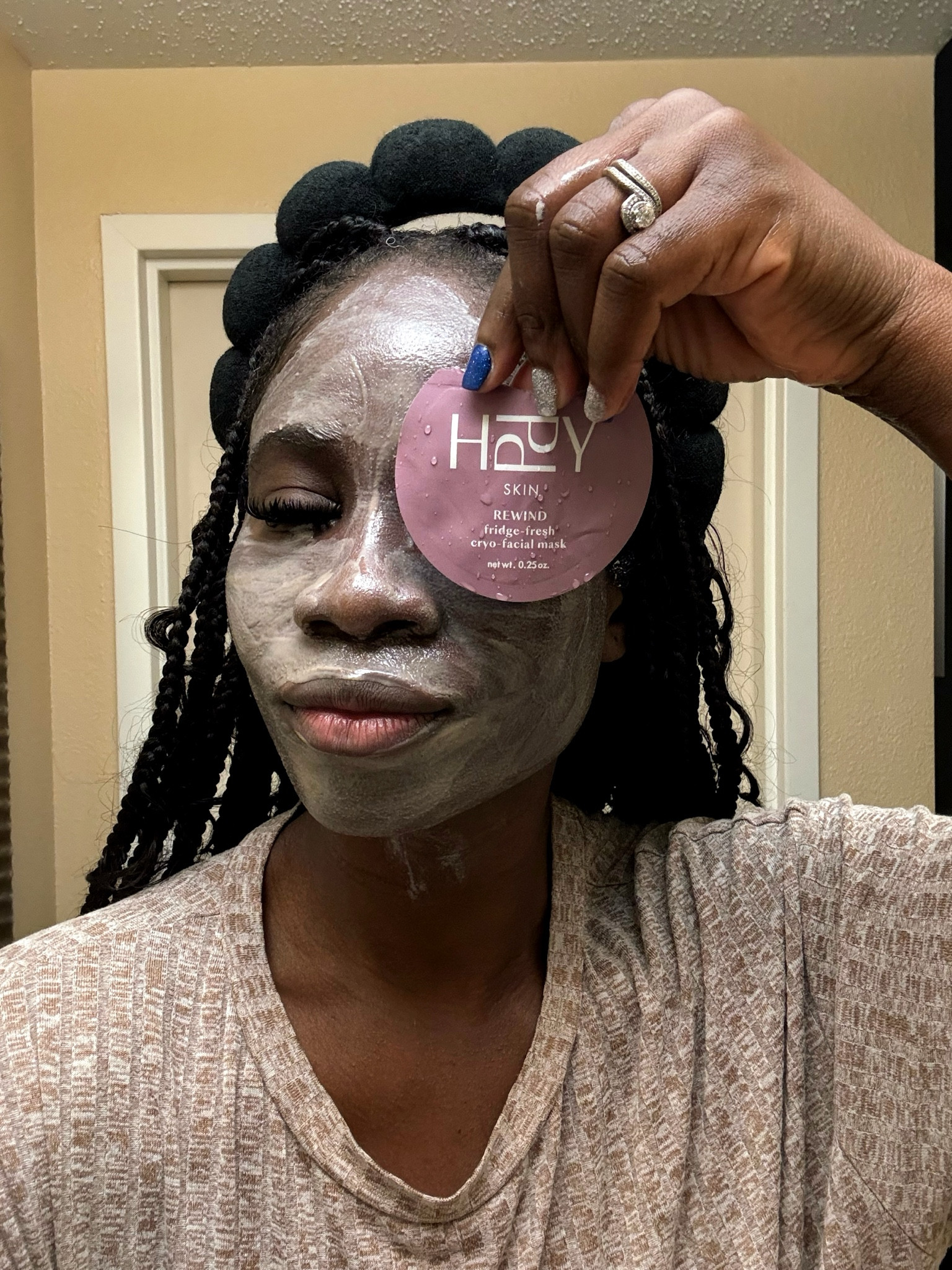 Let’s not forgot to provide some good therapy to our skin this holiday season! I used this crypto-facial mask from Hppyskin to soothe my skin during my vacation and has quickly become a weekly staple in my skincare routine 

#LTKGiftGuide #LTKBeauty #LTKVideo

#LTKHoliday #LTKFindsUnder100 #LTKBeauty