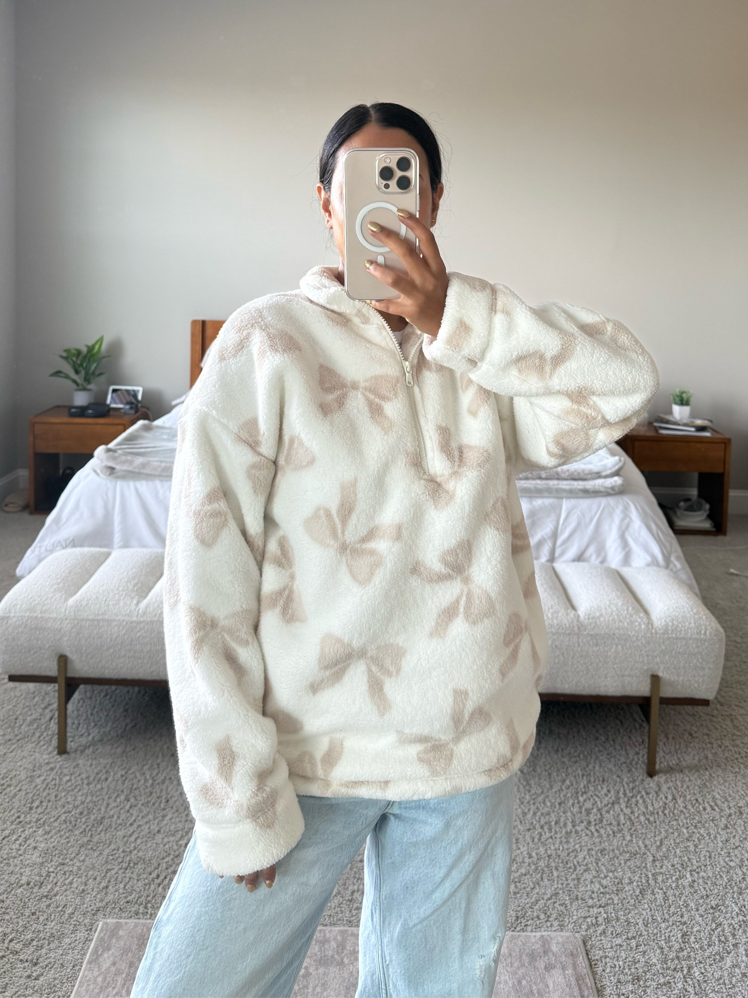 The cutest fleece 🎀 from hollister! Can’t find it on the website right now but it’s gilly hicks! #sweater #quarterzip #winterfashion