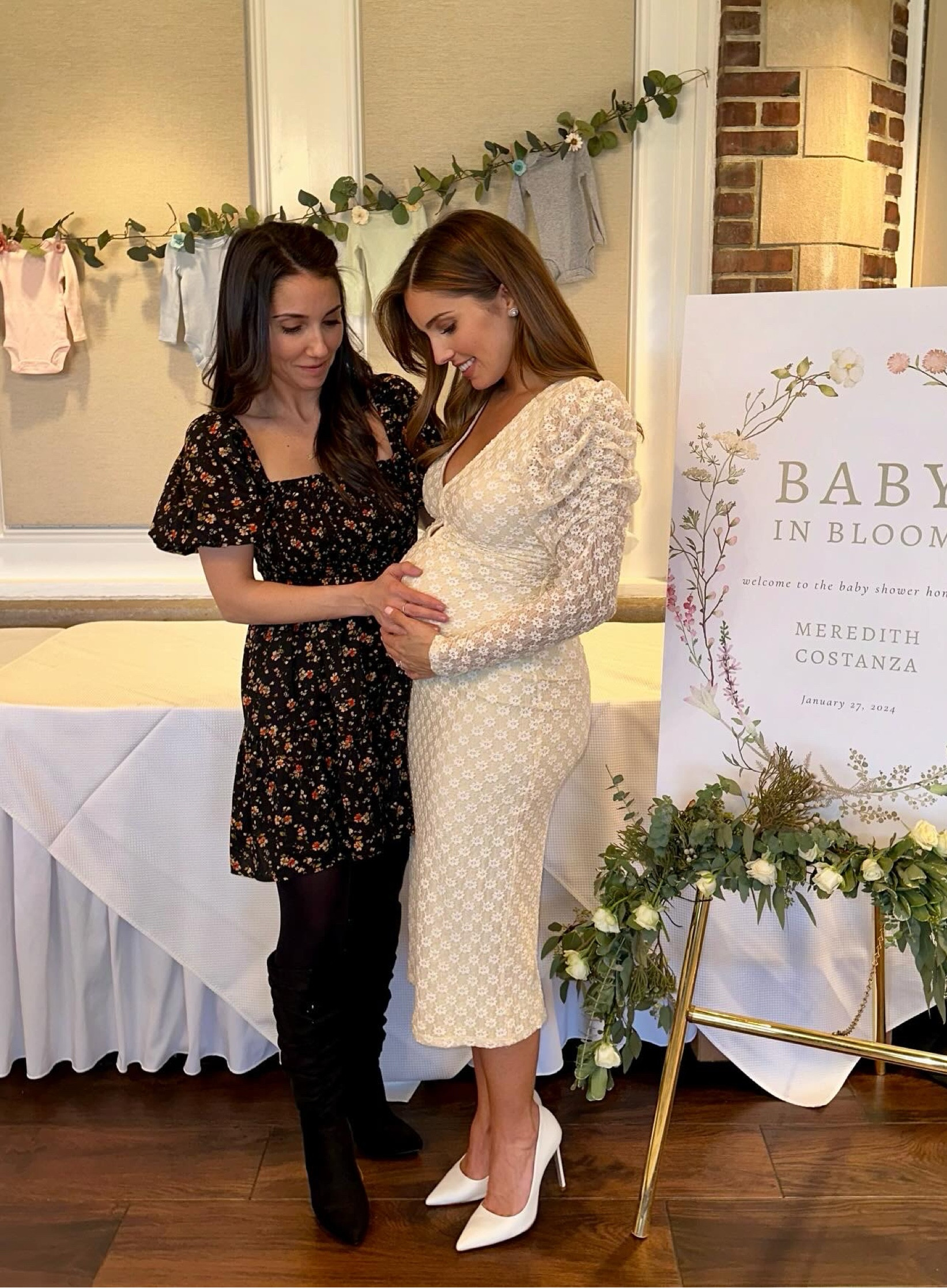 Non maternity but bump friendly baby shower dress 👼🏻🌷 dress has lots of stretch wearing size small

#LTKBaby #LTKBump #LTKSaleAlert