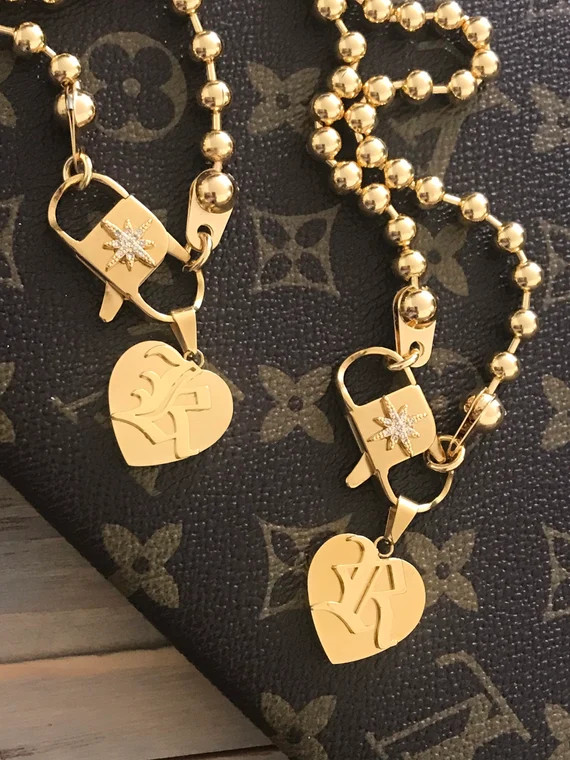 Personalized Old English Font Initial Heart/padlock Carabiner - Etsy | Etsy (US)