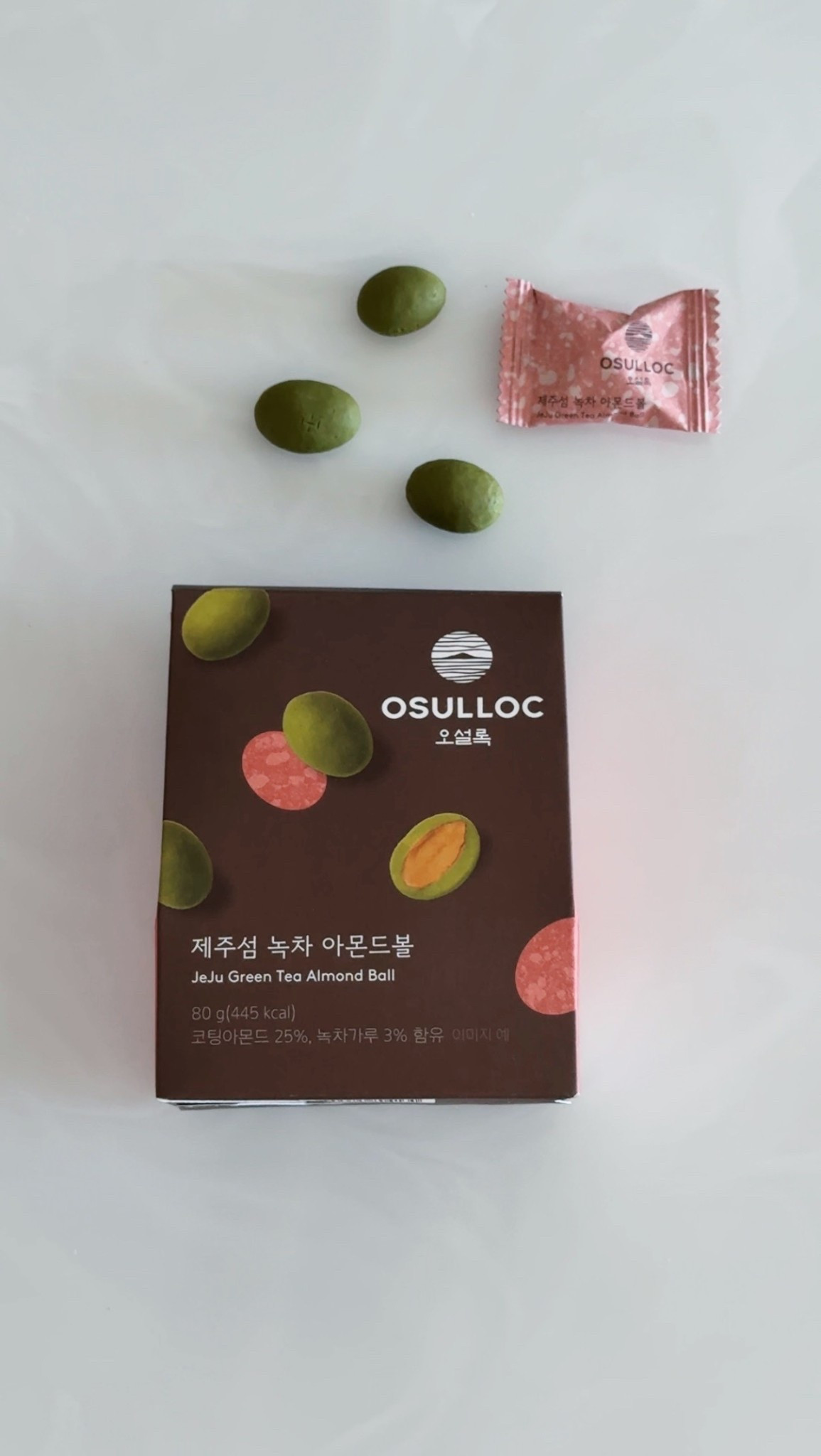 matcha almond balls!! 💚 love to snack on these :)