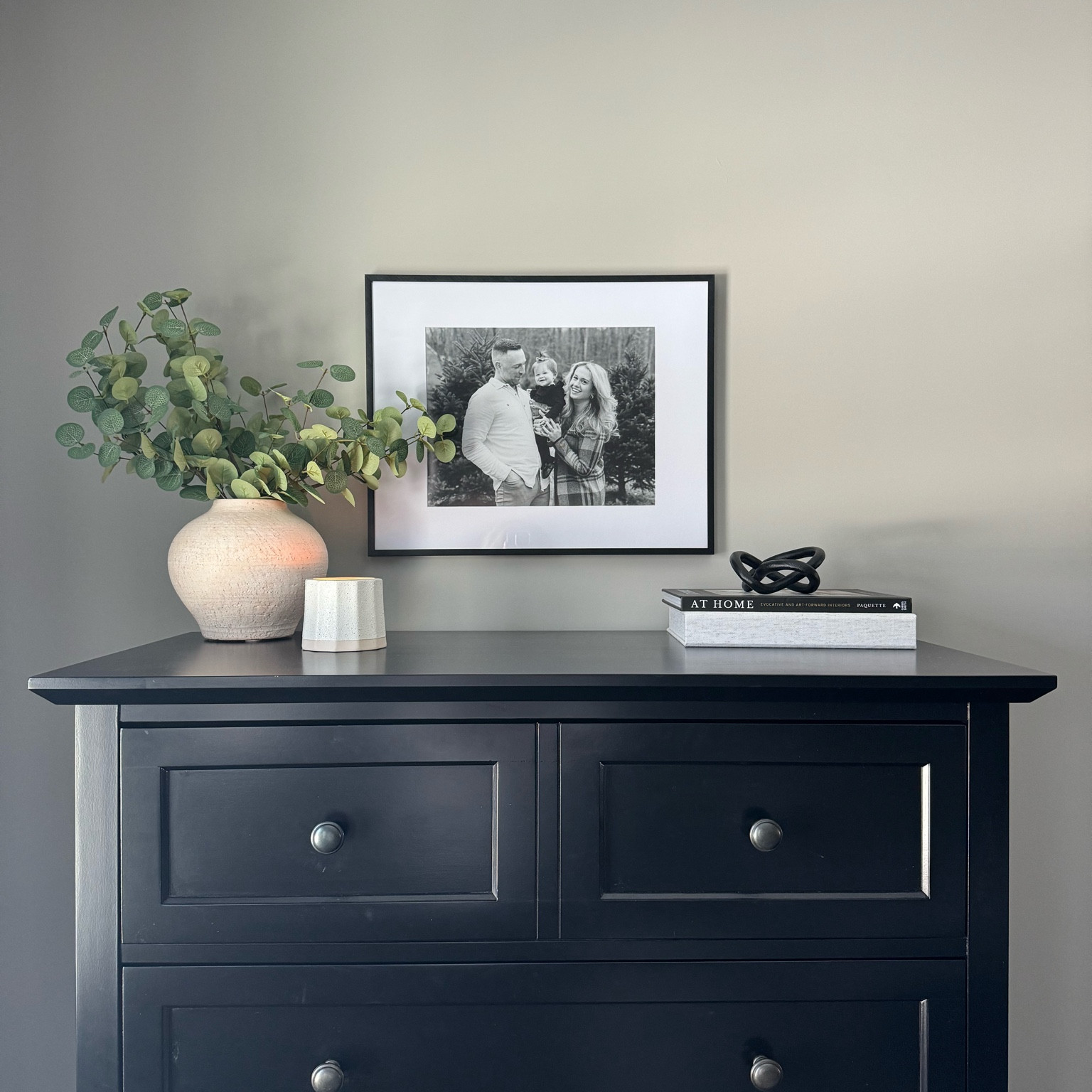 Simple and neutral bedroom dresser styling

Coffee table book, ceramic vase, affordable home finds, 16x20 frame matted to 11x14, eucalyptus

#LTKSeasonal #LTKfindsunder50 #LTKhome