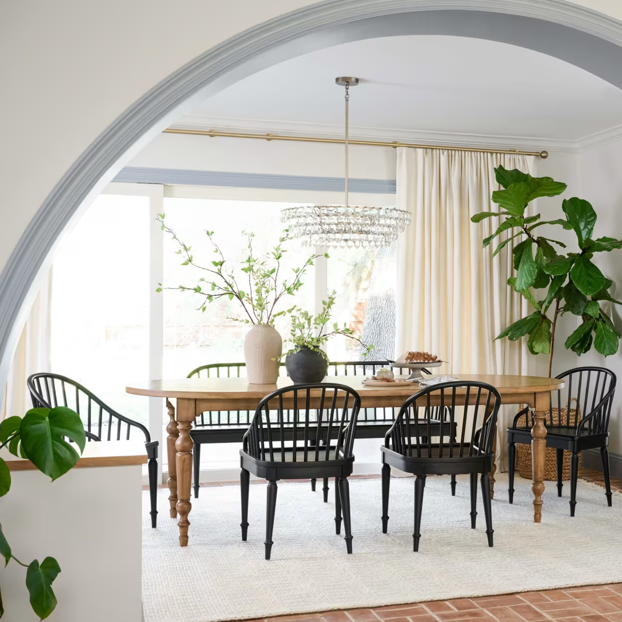 Carlotta Dining Table | Magnolia