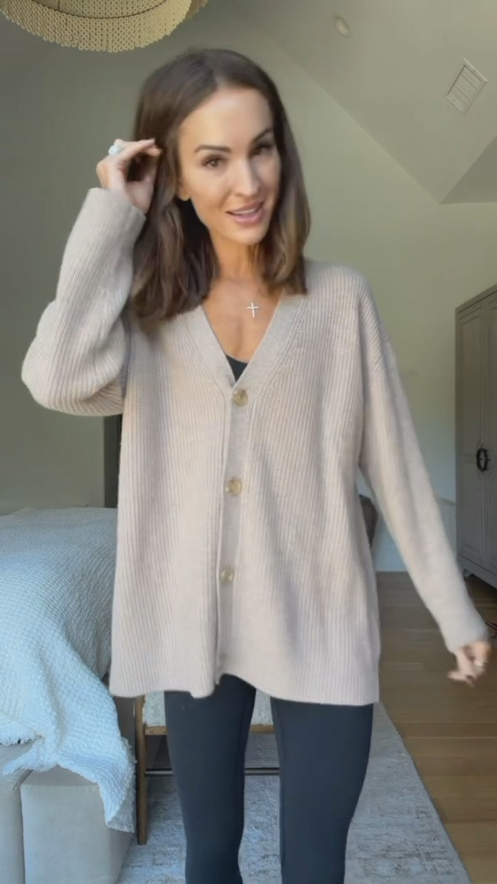 love a good oversized cardigan for fall 🙌🏼 looks so cute with leggings or jeans, and the material is SO soft! 🤎

#LTKmomlife #LTKFindsUnder100