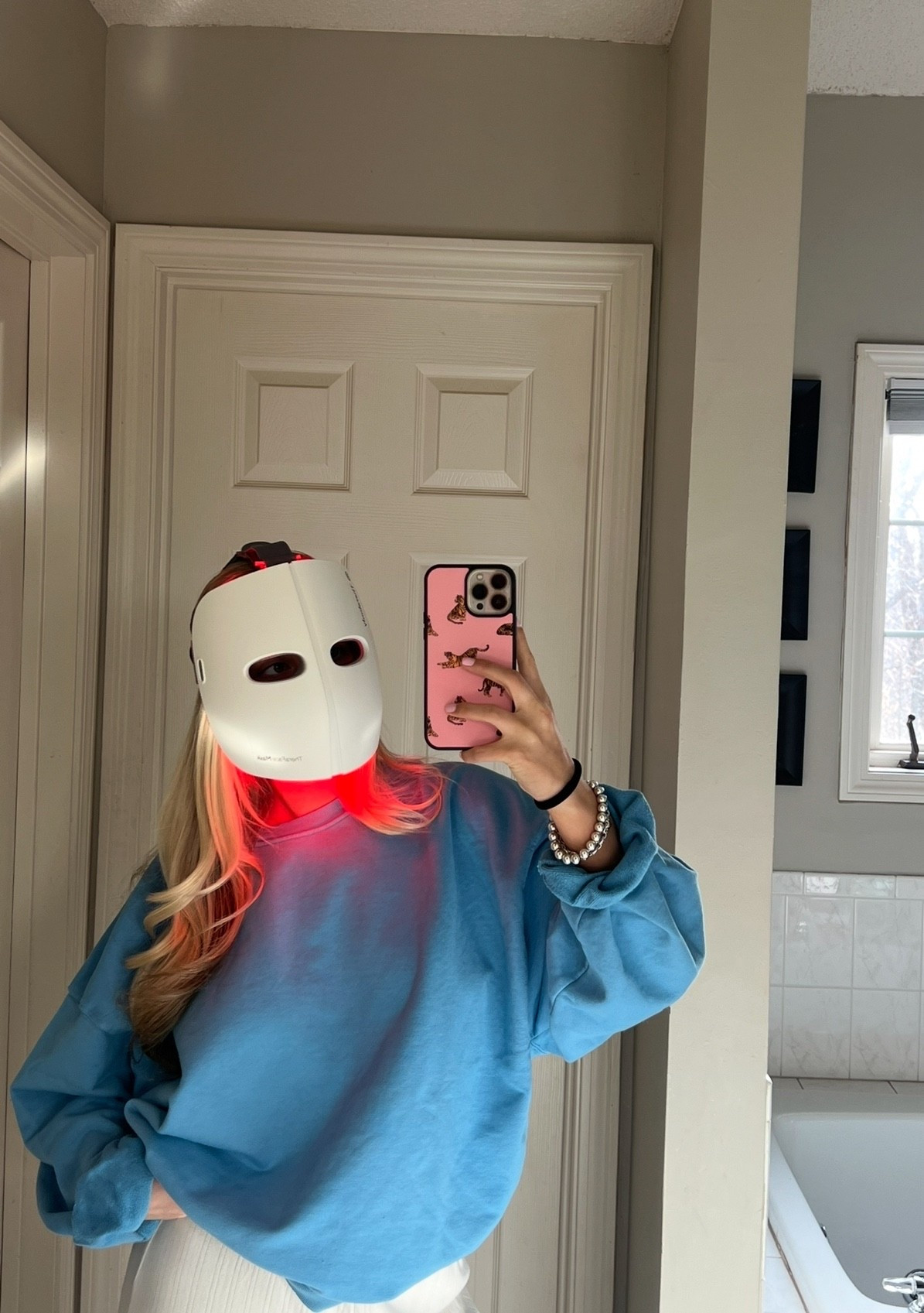 Add this to your Christmas list! 
Red light mask 
Therabody 


#LTKHoliday #LTKBeauty #LTKselfcare