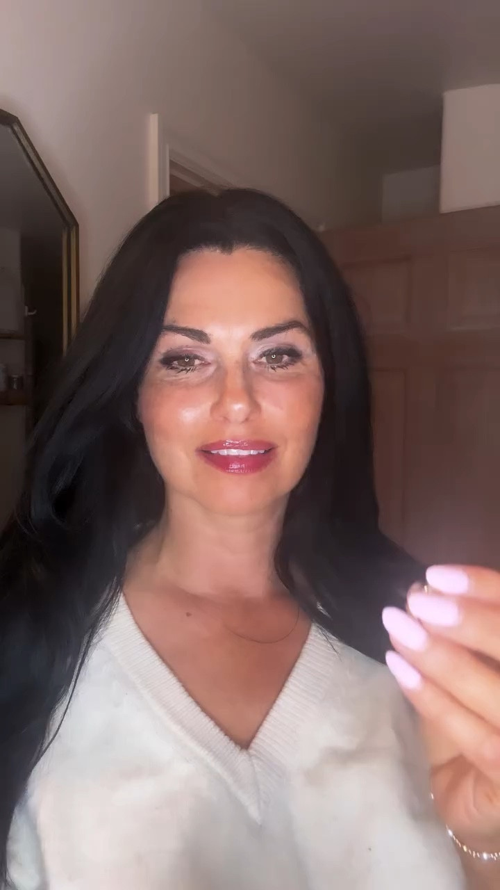 These beautiful Analuisa earrings are my new fav “go to”jewelry piece!🌟

These earrings are so easy to wear. They are lightweight and comfortable. Best of all the backing is attached, so they won’t get lost. 🙌

These earrings go with every outfit, from a fancy dress to weekend jeans. 💛

These small hoop earrings, with squared-off inlay cubic zirconia, sparkle for days! 🌟

Finished in high-polish 14K gold and cubic zirconia embellishments, these small hoop earrings are your next favorite jewelry piece. 🥇

☑️• Contemporary hoops dipped in 14K gold
☑️• Accented with shimmering cubic zirconia gemstones
☑️• Glossy, delicate

@analuisany  @stackinfluence 

Follow @marneys_tidbits 🌸

#analuisa #goldjewelry #marneystidbits
#earrings #jewelry #mothersdaygift