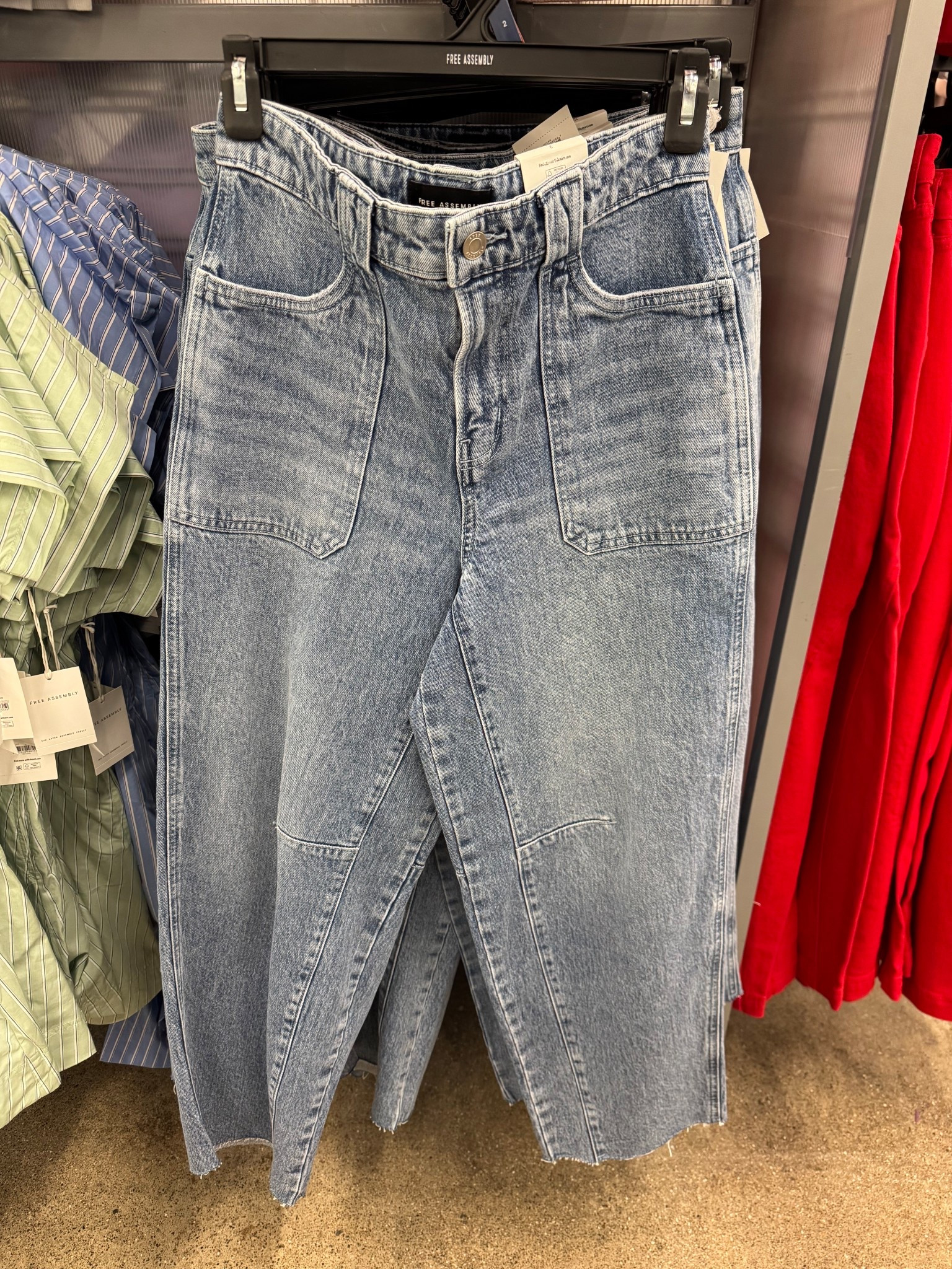 Walmart Free Assembly Women's Cropped Carpenter Barrel Jeans, 27" Inseam, Sizes 0-20

#LTKOver40 #LTKWorkwear #LTKootd