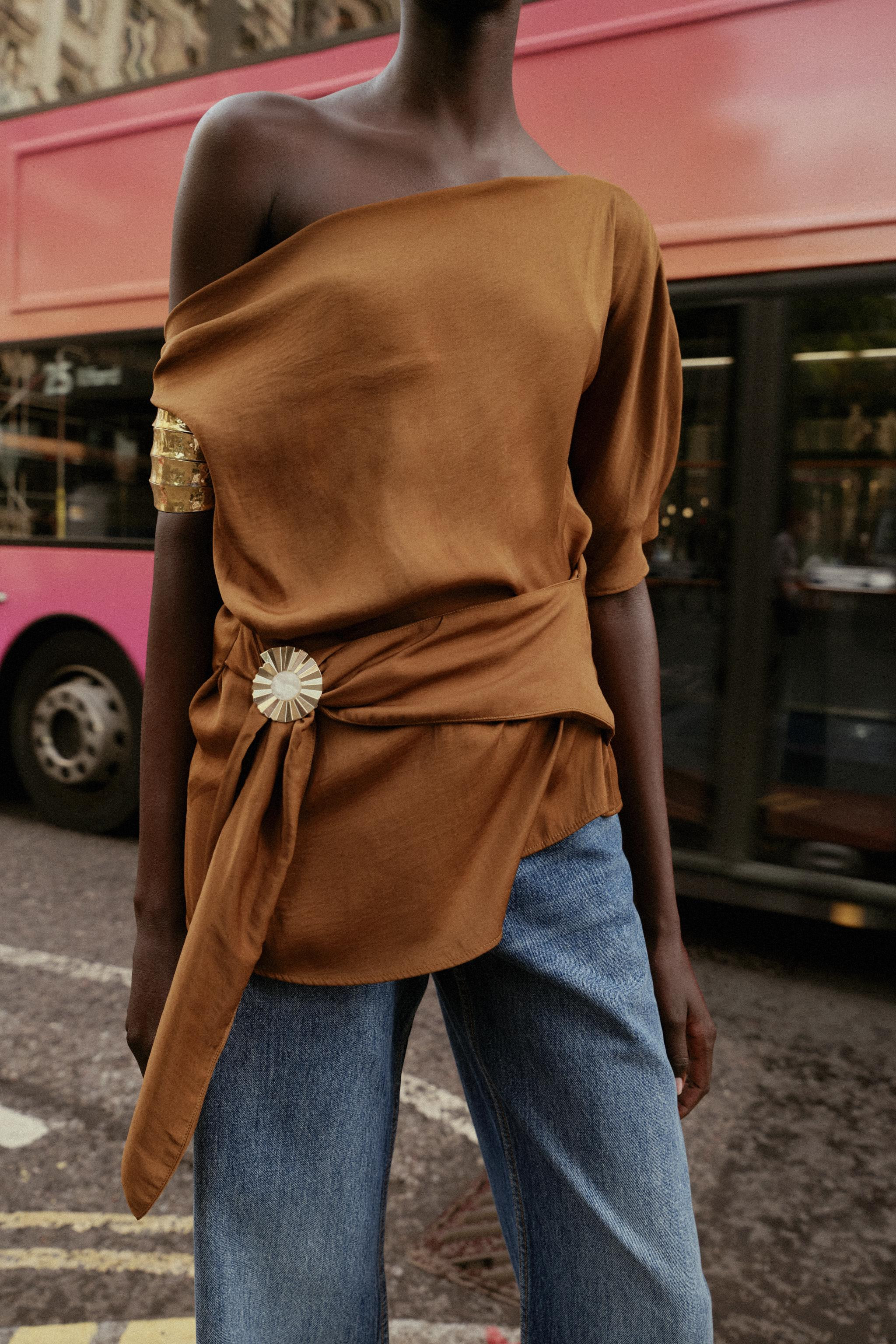 ASYMMETRICAL SATIN EFFECT APPLIQUÉ TOP | Zara US