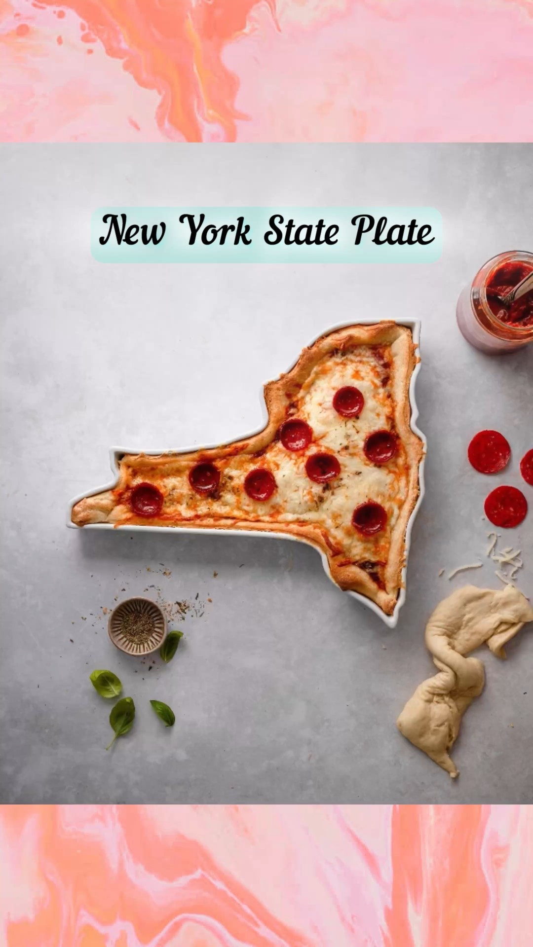 𝙱𝚛𝚒𝚗𝚐 𝚢𝚘𝚞𝚛 𝚕𝚘𝚟𝚎 𝚘𝚏 𝙽𝚎𝚠 𝚈𝚘𝚛𝚔 𝚒𝚗𝚝𝚘 𝚝𝚑𝚎 𝚔𝚒𝚝𝚌𝚑𝚎𝚗 𝚊𝚗𝚍 𝚜𝚎𝚛𝚟𝚎 𝚞𝚙 𝚜𝚝𝚊𝚝𝚎-𝚜𝚑𝚊𝚙𝚎𝚍 𝚌𝚊𝚜𝚜𝚎𝚛𝚘𝚕𝚎𝚜, 𝚍𝚒𝚙𝚜, 𝚎𝚗𝚝𝚛𝚎𝚎𝚜, 𝚊𝚙𝚙𝚎𝚝𝚒𝚣𝚎𝚛𝚜, 𝚙𝚒𝚎𝚜, 𝚌𝚊𝚔𝚎𝚜, 𝚏𝚊𝚟𝚘𝚛𝚒𝚝𝚎 𝚑𝚘𝚕𝚒𝚍𝚊𝚢 𝚍𝚒𝚜𝚑𝚎𝚜, 𝚏𝚊𝚖𝚒𝚕𝚢 𝚛𝚎𝚌𝚒𝚙𝚎𝚜 𝚊𝚗𝚍 𝚖𝚘𝚛𝚎. 𝙲𝚛𝚊𝚏𝚝𝚎𝚍 𝚒𝚗 𝚑𝚒𝚐𝚑-𝚏𝚒𝚛𝚎 𝚙𝚘𝚛𝚌𝚎𝚕𝚊𝚒𝚗 𝚊𝚗𝚍 𝚜𝚎𝚊𝚕𝚎𝚍 𝚠𝚒𝚝𝚑 𝚐𝚕𝚘𝚜𝚜𝚢 𝚠𝚑𝚒𝚝𝚎 𝚐𝚕𝚊𝚣𝚎 𝚏𝚘𝚛 𝚊 𝚗𝚘𝚗-𝚜𝚝𝚒𝚌𝚔 𝚜𝚞𝚛𝚏𝚊𝚌𝚎, 𝚝𝚑𝚒𝚜 𝙽𝚎𝚠 𝚈𝚘𝚛𝚔-𝚜𝚑𝚊𝚙𝚎𝚍 𝚋𝚊𝚔𝚎𝚠𝚊𝚛𝚎 𝚒𝚜 𝚏𝚛𝚎𝚎 𝚘𝚏 𝚊𝚕𝚕 𝚕𝚎𝚊𝚍 𝚊𝚗𝚍 𝚝𝚘𝚡𝚒𝚗𝚜 𝚠𝚑𝚒𝚌𝚑 𝚖𝚎𝚊𝚗𝚜 𝚒𝚝'𝚜 𝚜𝚊𝚏𝚎 𝚏𝚘𝚛 𝚏𝚘𝚘𝚍 𝚞𝚜𝚎 𝚒𝚗 𝚝𝚑𝚎 𝚘𝚟𝚎𝚗, 𝚖𝚒𝚌𝚛𝚘𝚠𝚊𝚟𝚎, 𝚊𝚗𝚍 𝚍𝚒𝚜𝚑𝚠𝚊𝚜𝚑𝚎𝚛. 

𝚆𝚑𝚎𝚝𝚑𝚎𝚛 𝚢𝚘𝚞’𝚛𝚎 𝚗𝚎𝚊𝚛 𝚘𝚛 𝚏𝚊𝚛, 𝚝𝚑𝚎 𝙽𝚎𝚠 𝚈𝚘𝚛𝚔 𝚂𝚝𝚊𝚝𝚎 𝙿𝚕𝚊𝚝𝚎 𝚝𝚊𝚔𝚎𝚜 𝚢𝚘𝚞 𝚑𝚘𝚖𝚎; 𝚌𝚎𝚕𝚎𝚋𝚛𝚊𝚝𝚒𝚗𝚐 𝚖𝚎𝚊𝚕𝚜, 𝚖𝚒𝚕𝚎𝚜𝚝𝚘𝚗𝚎𝚜, 𝚊𝚗𝚍 𝚐𝚊𝚖𝚎 𝚍𝚊𝚢𝚜 𝚊𝚝 𝚊 𝚝𝚒𝚖𝚎 𝚠𝚑𝚎𝚗 𝚑𝚘𝚖𝚎 𝚑𝚊𝚜 𝚗𝚎𝚟𝚎𝚛 𝚋𝚎𝚎𝚗 𝚖𝚘𝚛𝚎 𝚒𝚖𝚙𝚘𝚛𝚝𝚊𝚗𝚝. 𝙵𝚘𝚛 𝚝𝚑𝚎 𝙽𝚎𝚠 𝚈𝚘𝚛𝚔𝚎𝚛 𝚒𝚗 𝚊𝚕𝚕 𝚘𝚏 𝚞𝚜, 𝚜𝚘 𝚢𝚘𝚞 𝚌𝚊𝚗 𝚋𝚊𝚔𝚎, 𝚜𝚎𝚛𝚟𝚎, 𝚐𝚒𝚏𝚝, 𝚊𝚗𝚍 𝚜𝚝𝚢𝚕𝚎 𝚠𝚒𝚝𝚑 𝙽𝚎𝚠 𝚈𝚘𝚛𝚔 𝙿𝚛𝚒𝚍𝚎.

#LTKHome #LTKGiftGuide #LTKU