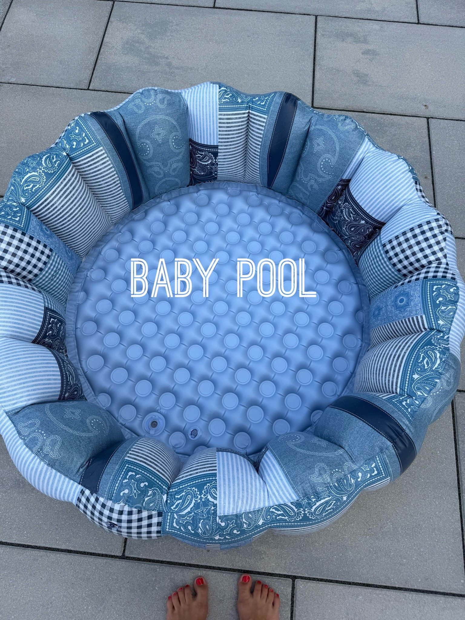 Inflatable pool for the littles