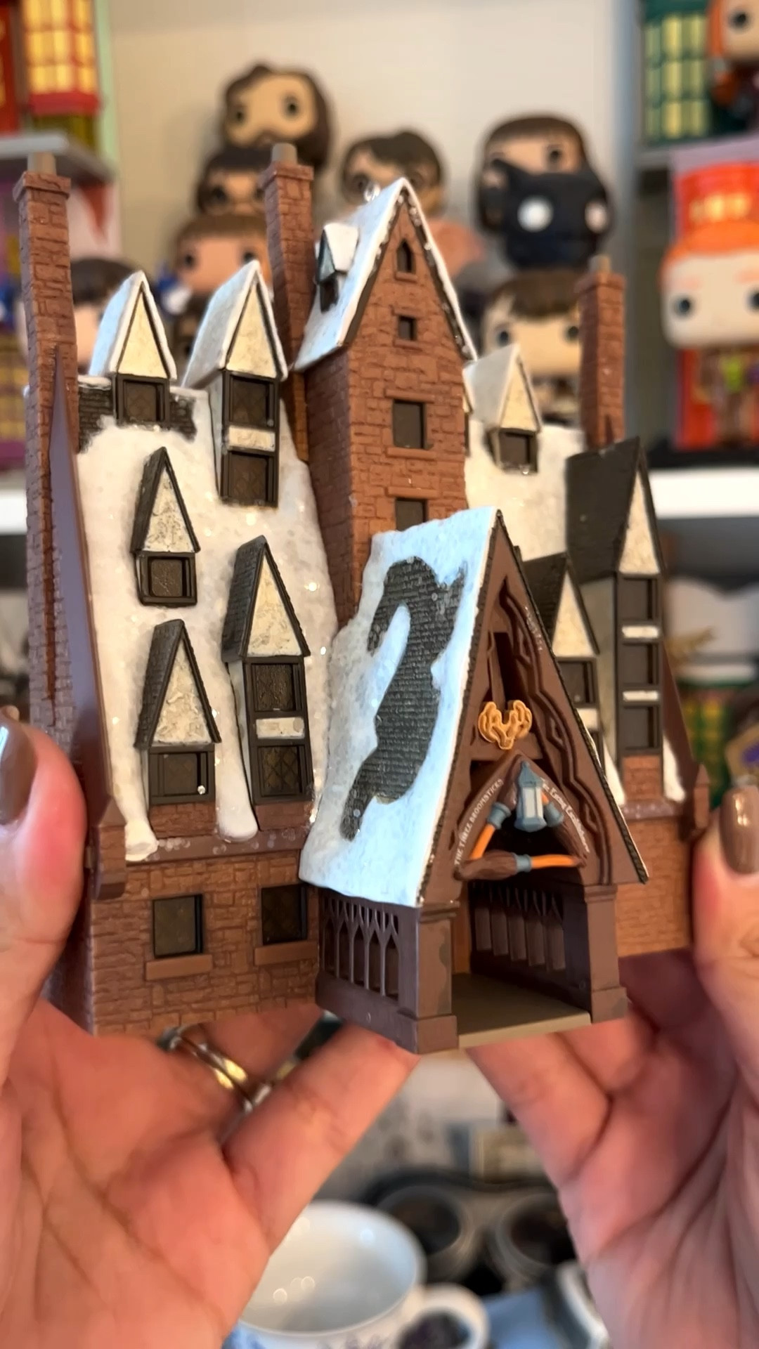 The Three Broomsticks ornament from Hallmark!! #harrypotter #unboxing #hallmark #harrypotterfan

#LTKhome #LTKHoliday