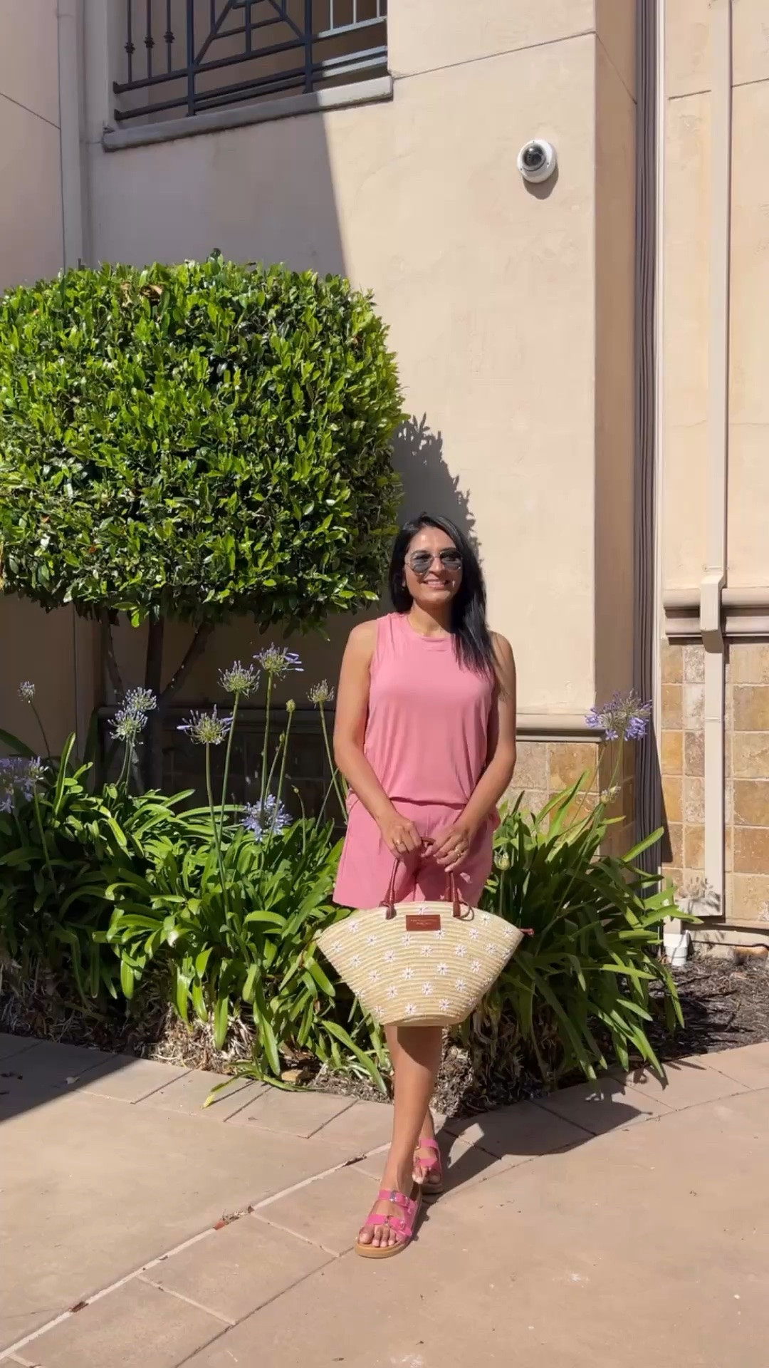 No such thing as too much pink, I’m sure. 😬
.
.
.
Outfit is linked here 👇
.
.
Z
#humor #casualootd #outfitideas