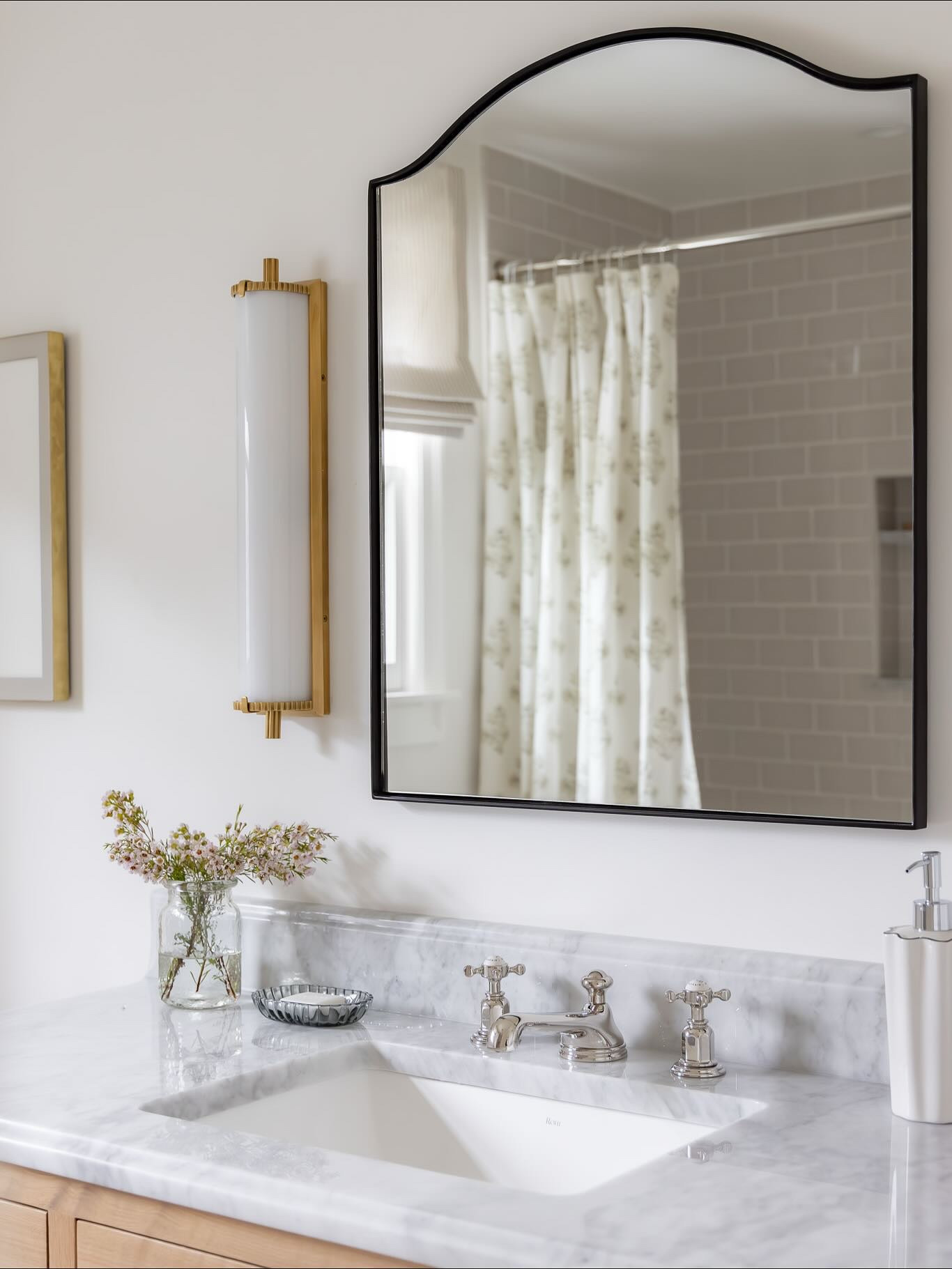 Unpopular opinion — we actually love a shower curtain moment. They bring pattern and softness into an otherwise hard surface room and allow you to change the vibe with an easy swap. Yes, we love glass shower doors for their sleek appeal and use them all the time in remodels and new builds, but we often hear people cursing their shower curtains and it just seems a little unfair. I’m here to tell you that when you have kids sharing a bathroom, or you’re deep in the tub time phase, or you just want a little pattern in a bathroom you can’t fully renovate, shower curtains are your friend. 

What do you think? Are shower curtains really the enemy?
Let it all out in the comments ☁️

Design @pennyandpearldesign 
Photos @marinaporl