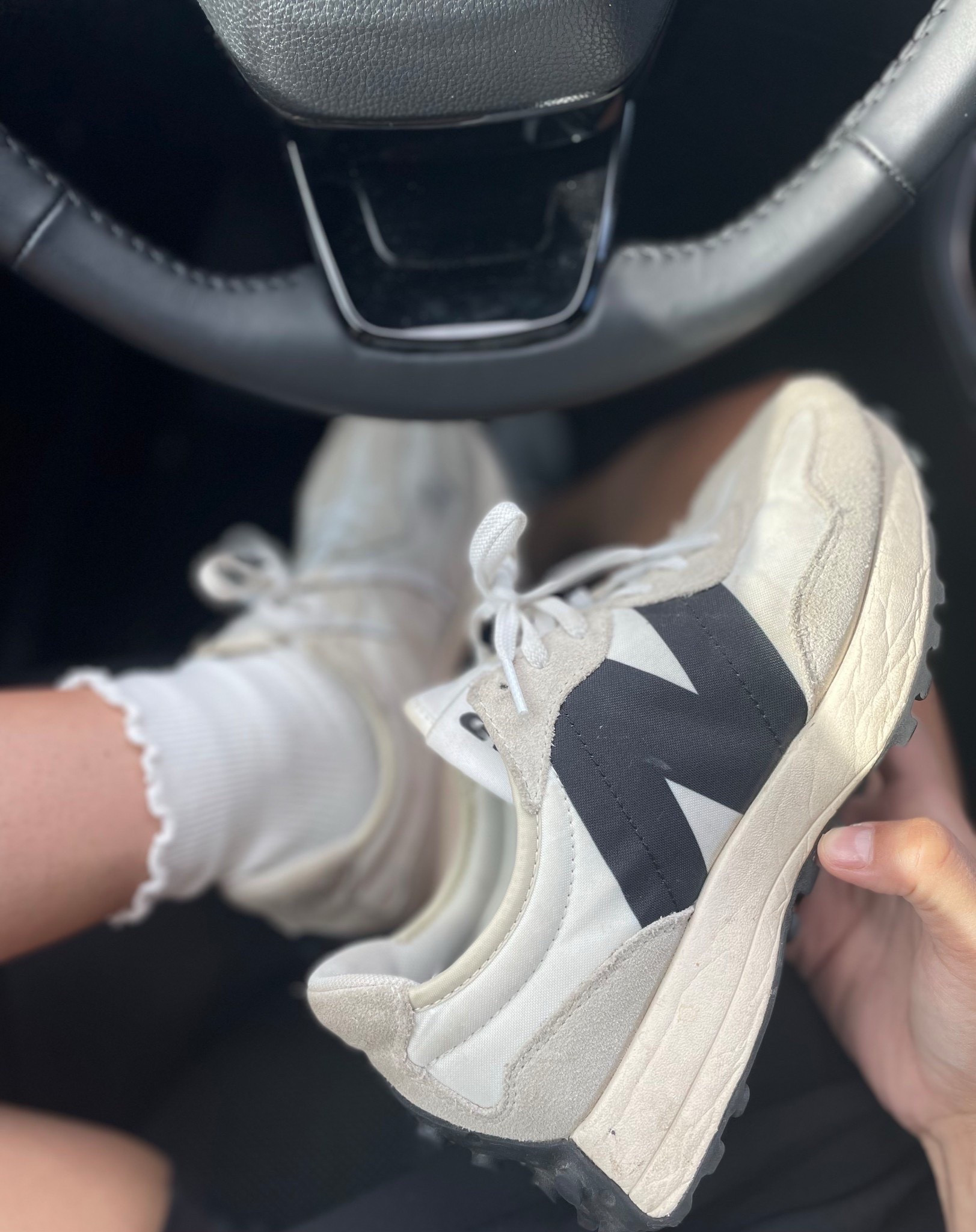 My favorite neutral summer sneakers 
-
new balance, mom life, everyday mom style, everyday mama, everyday mom 