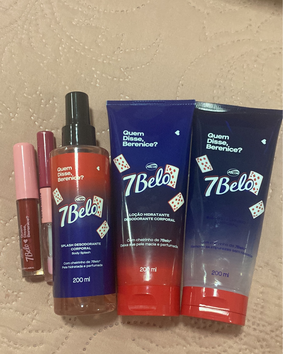 É para passar ou para comer?? Que delícia viu esse cheiro de framboesa suculenta e docinho!! Tô in love com essa linha que é uma DELÍCIA :

O kit completo vem :
Sabonete Líquido
Hidratante corporal 
Body Splash
Gloss
E Batom Gloss
TUDO COM MUUUITO CHEIRINHO DA BALINHA 7 BELO

#LTKbeauty #LTKGiftGuide #LTKbrasil
