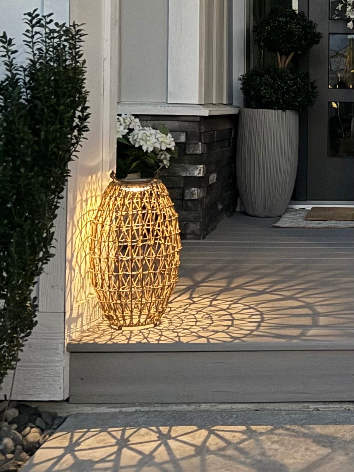 The prettiest glow from this solar powered lantern ✨✨