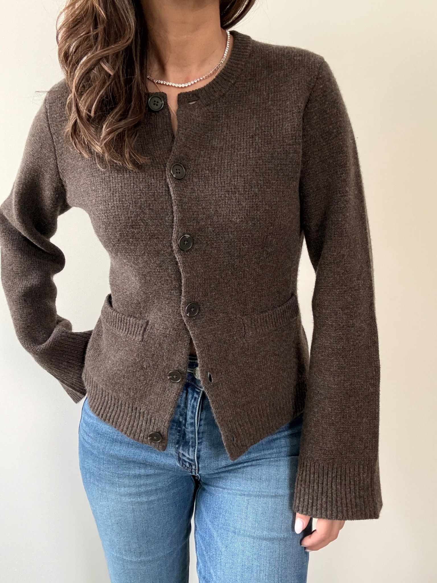 This cashmere cardigan adds instant chic. I’m wearing a size small for a relaxed, effortless fit, but I also own it in XS in ivory for a more tailored, polished look. Both work beautifully depending on the vibe.

I went with my bigger size in these jeans, and as a self-proclaimed jeans snob, I have to say these $50 jeans are so good! Ordering another color too (perfect dupe of a $250 pair I own. Not kidding). 

#quincepartner @onequince
