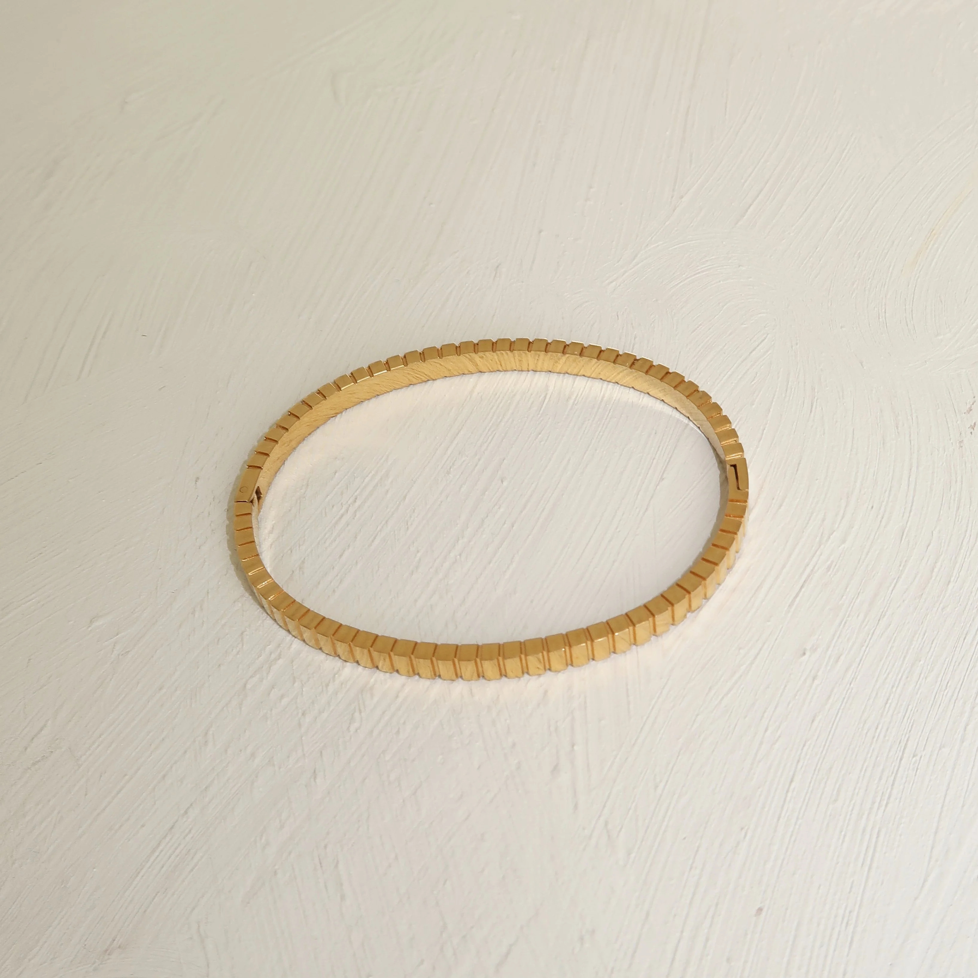 Ribbed Bangle | Joiana Jewelry