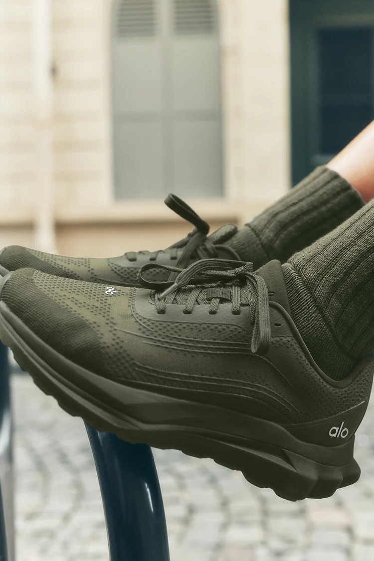 ALO Runner - Green Olive | Alo Yoga (US)