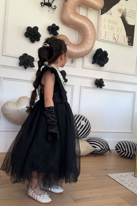My little girl turned five and we had to do “Chanel 5” theme.  

Tulle dress and gloves are so perfect! 


Amazon find 
Amazon dress 
Girls tulle dress 
Black and white outfit 
Little girl outfit 
Pearl 


#LTKfindsunder50 #LTKkids #LTKparties
