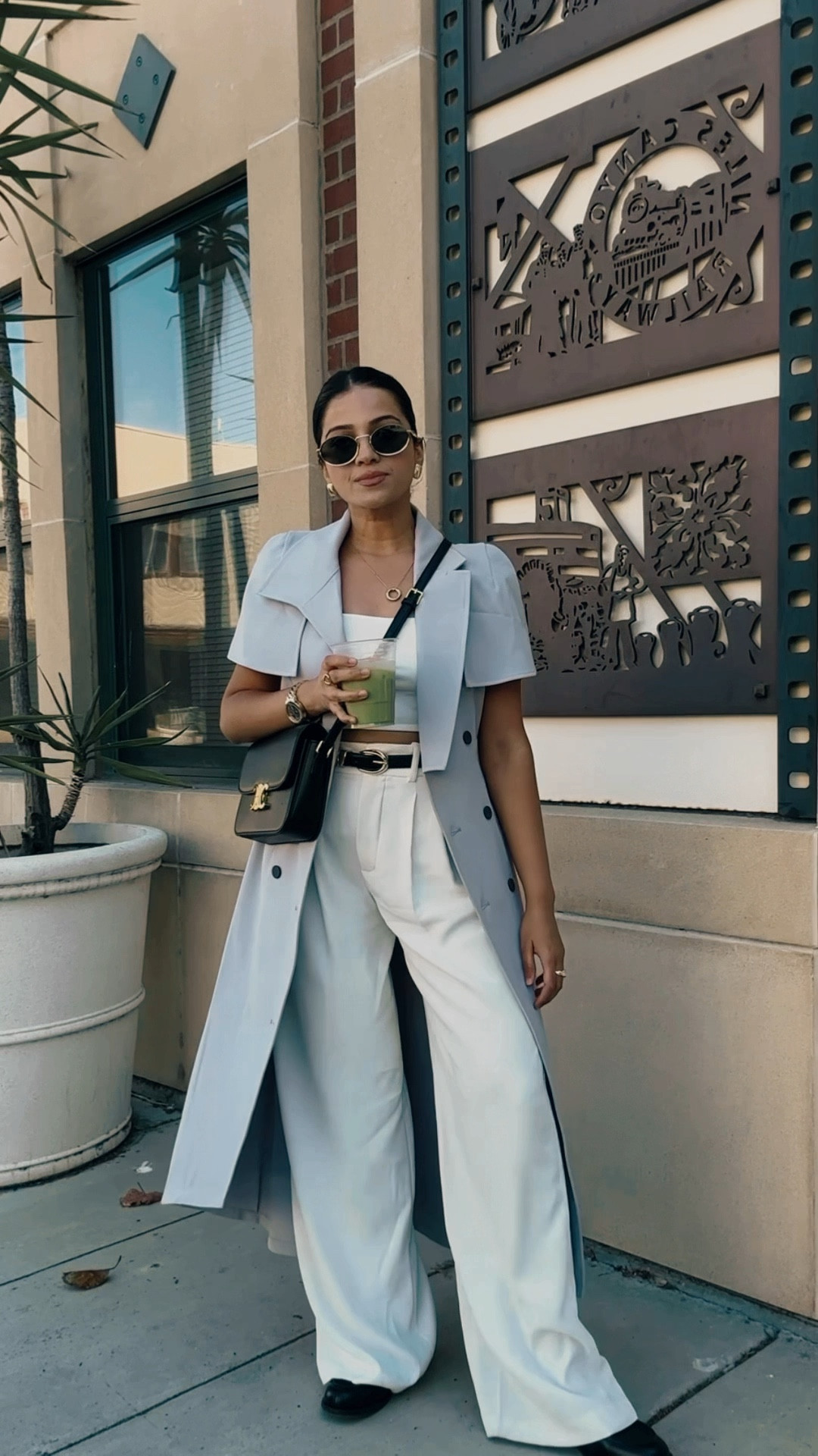 Styled by the 3-tone rule: blazer in lilac, neutrals in ivory, grounding in black. 

obsessed, are you?

Wearing @SNIDEL_USA

#ootdreels #matchamoment #blazerstyle #threetonerule #streetstylevibes #powerlook #colortheoryfit #effortlesschic #stylefiles #minimalootd #fashionedit #SNIDELUSA #SNIDELSTYLE #SNIDEL