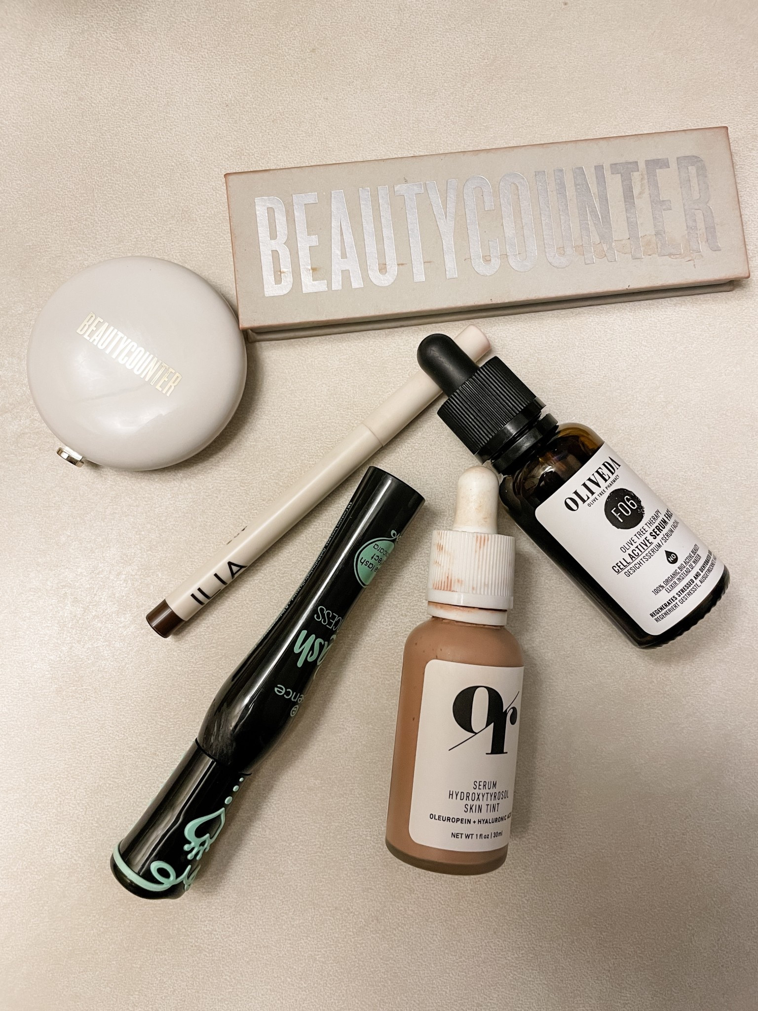 Morning faves. I just love getting dressed and ready for my day.

Find my skin tint and other skin care faves here:
https://us.olivetreepeople.com/pages/olive-brain-regime?referral=AshleyHawks
