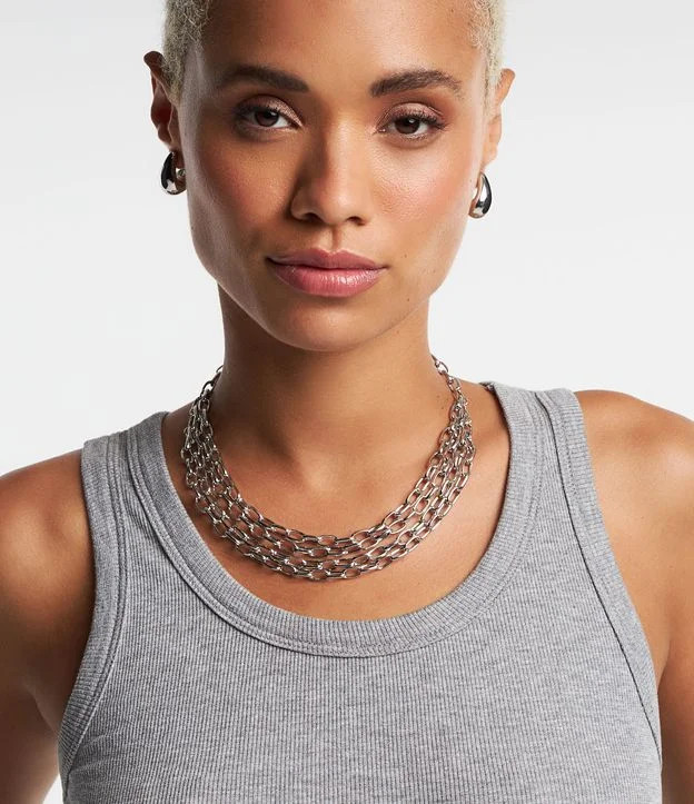 Conjunto Brinco e Colar com Corrente Quadrupla Prata | Renner (BR)