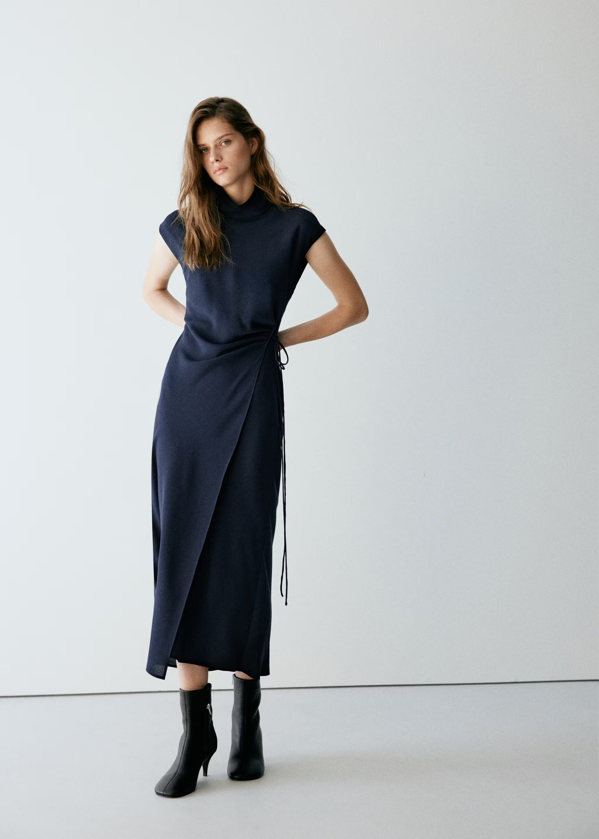 Vestito collo alto incrociato | Mango EU
