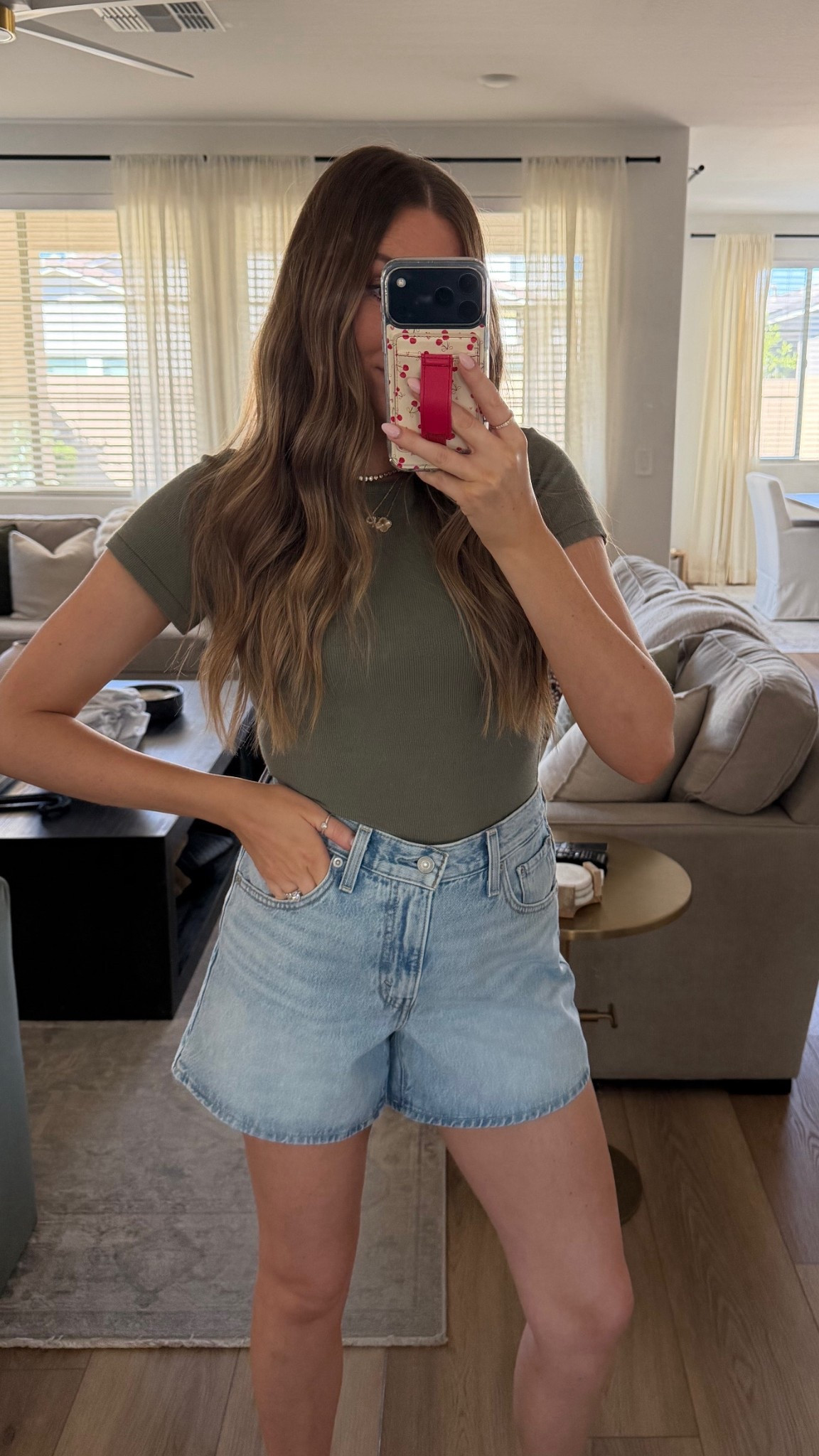 Love these cinch waist shorts from @Levi's ! I’m wearing a size 28