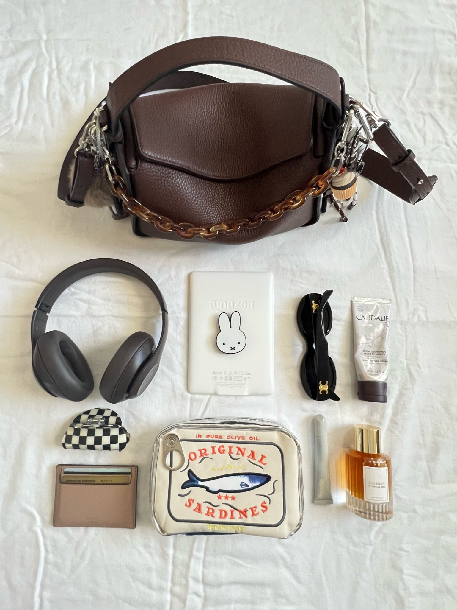 What I carry in my bag 🫶🏽