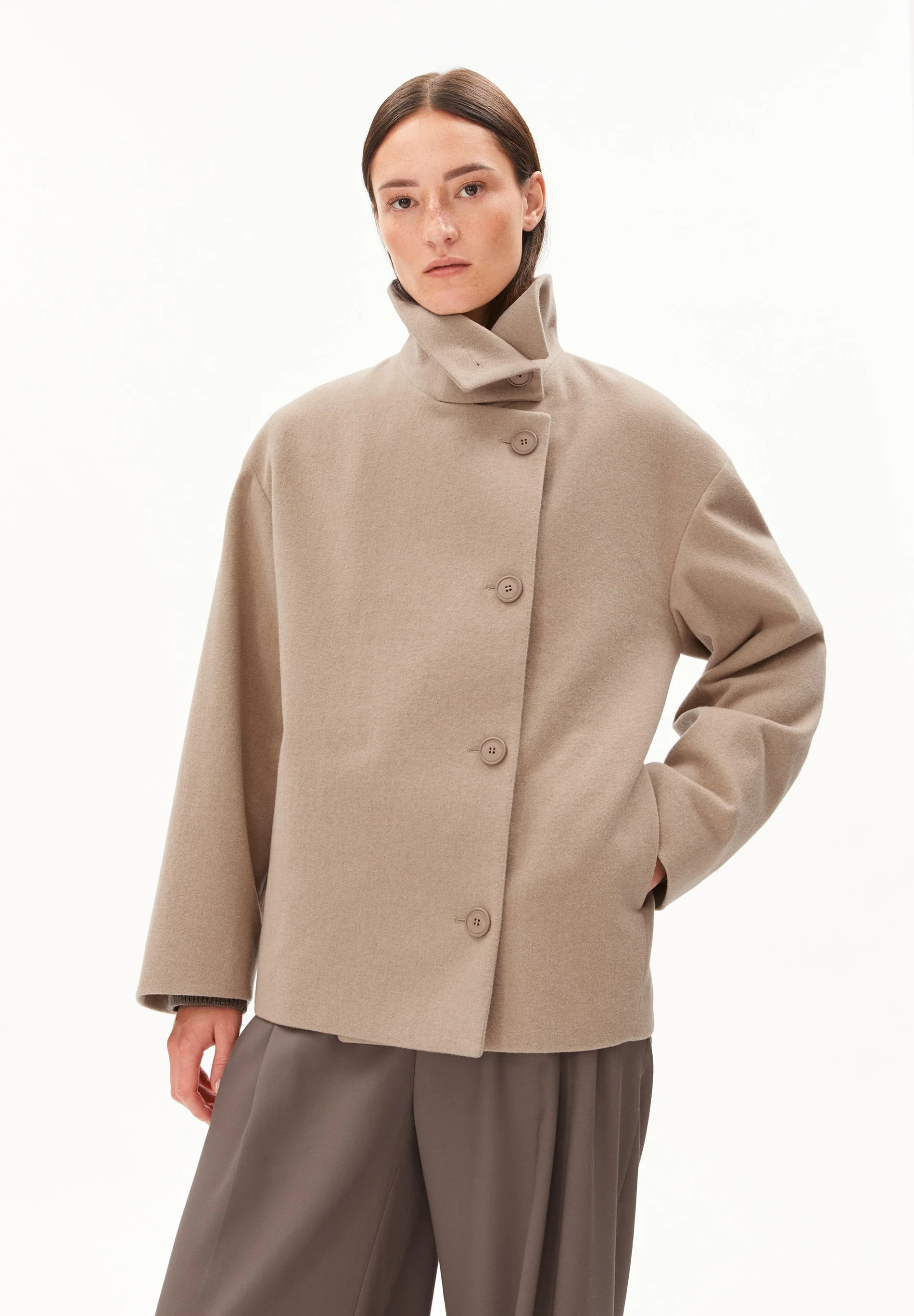 "MAJELAA WOLLMANTEL aus 100% recycelter Wolle" | ArmedAngels (DE)