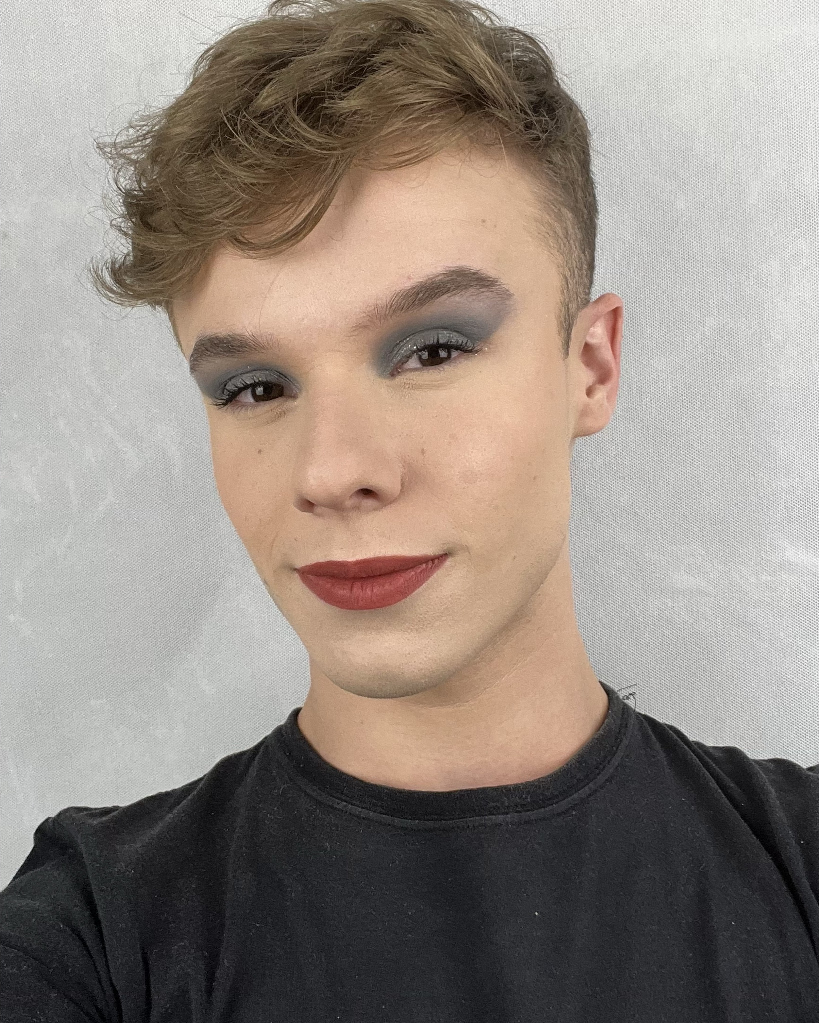 Sombra usando a BT Eyeshadow da Bruna Tavares. O que achou? 🩶✨

#LTKgiftguide #LTKbrasil #LTKbeauty