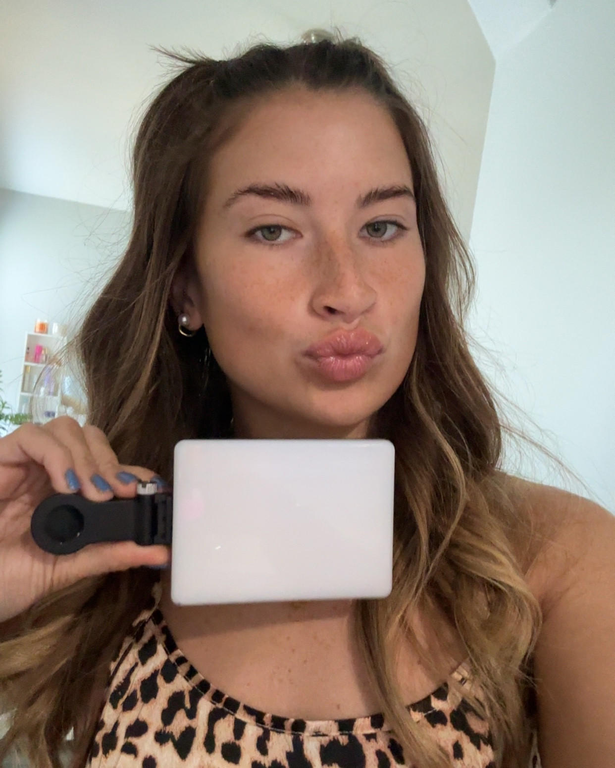 This light changes the content creation GAMEEE! 🤩🤩

#LTKgrwm #LTKHome #LTKBeauty