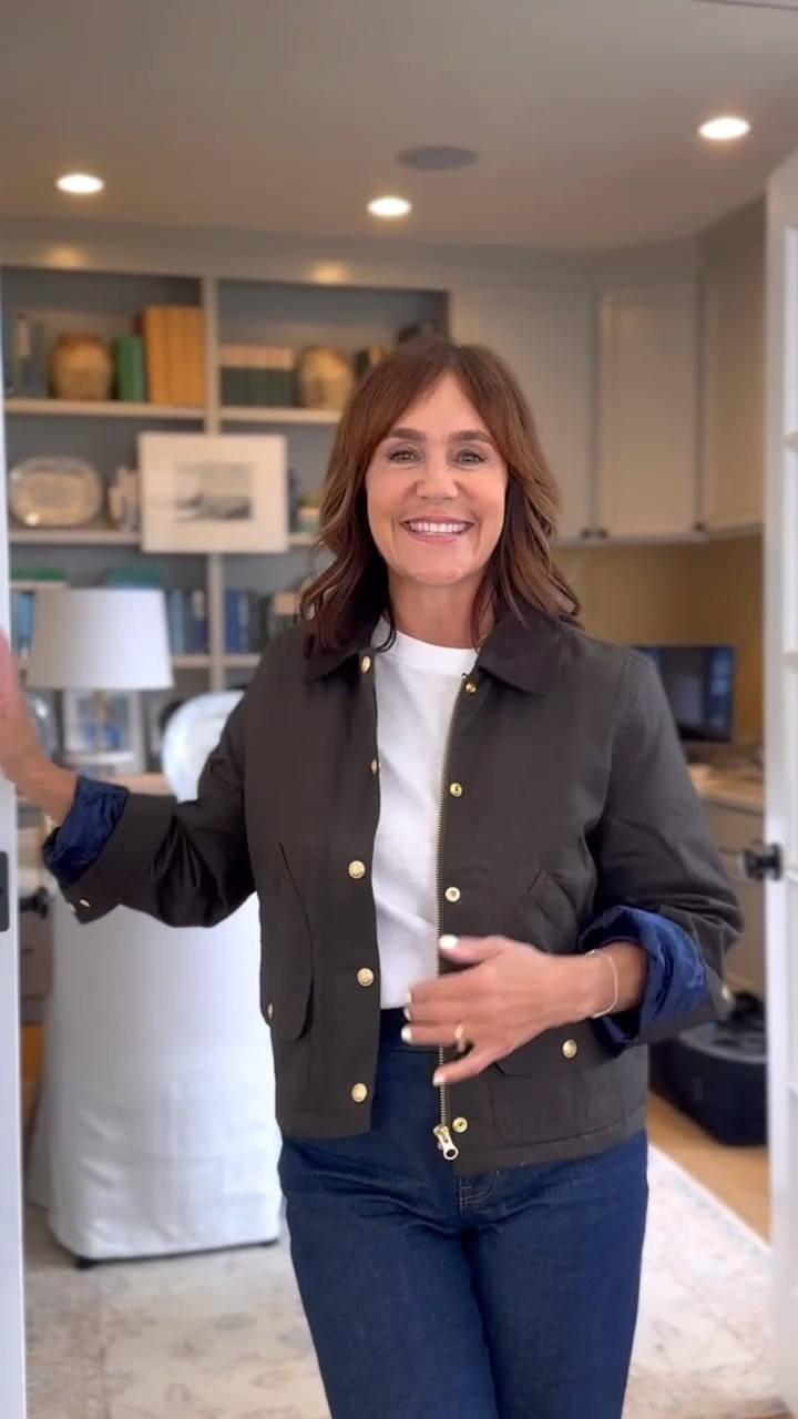 Barn coats are coming back! I repeat! Barn coats are making a come back! 

Wearing XS in Mossy brown 

You’re going to see them everywhere, so now’s a great time to grab one and wear it as the weather cools off! I’m wearing the color Mossy brown



#LTKSeasonal #LTKStyleTip #LTKOver40
