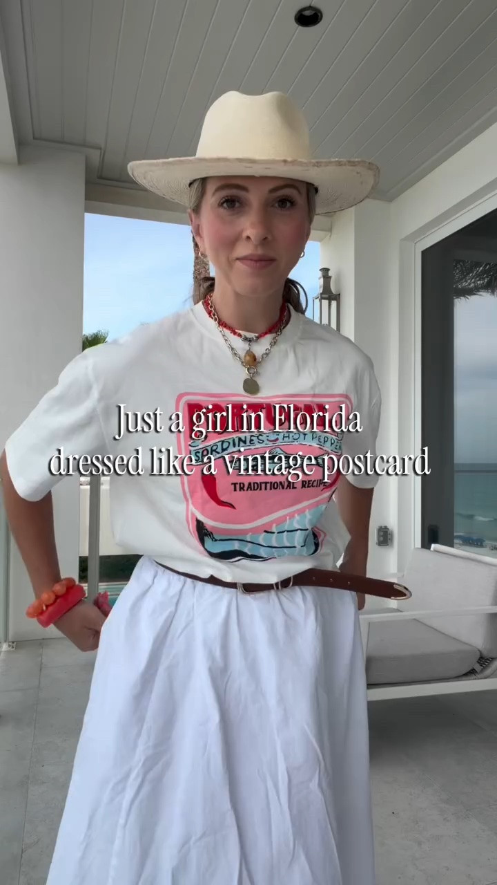 Just a girl in Florida dressed like a vintage postcard ✨

Apparently this was my most complimented vacation outfit all week and honestly… I get it 😂 The sardine tee + giant skirt combo had random women stopping me in shops.

Linked everything in my LTK 🐚

#coastalstyle
#vacationoutfit
#classicstyle
#ltkit
#elevatedstyle