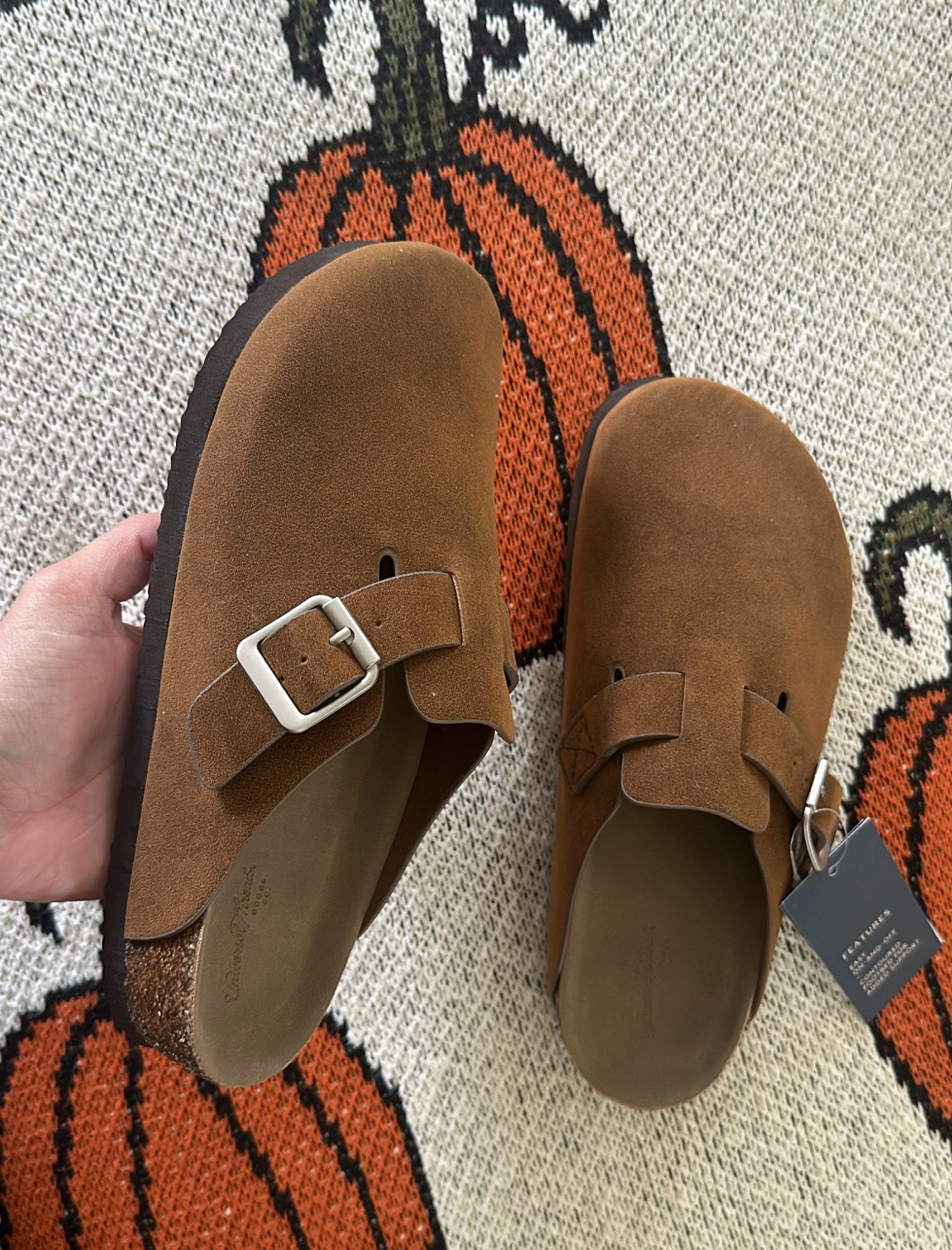 Women's Betsy Clog Mule Flats - Universal Thread™ available in 4 colors. 

#LTKShoeCrush #LTKSaleAlert #LTKStyleTip