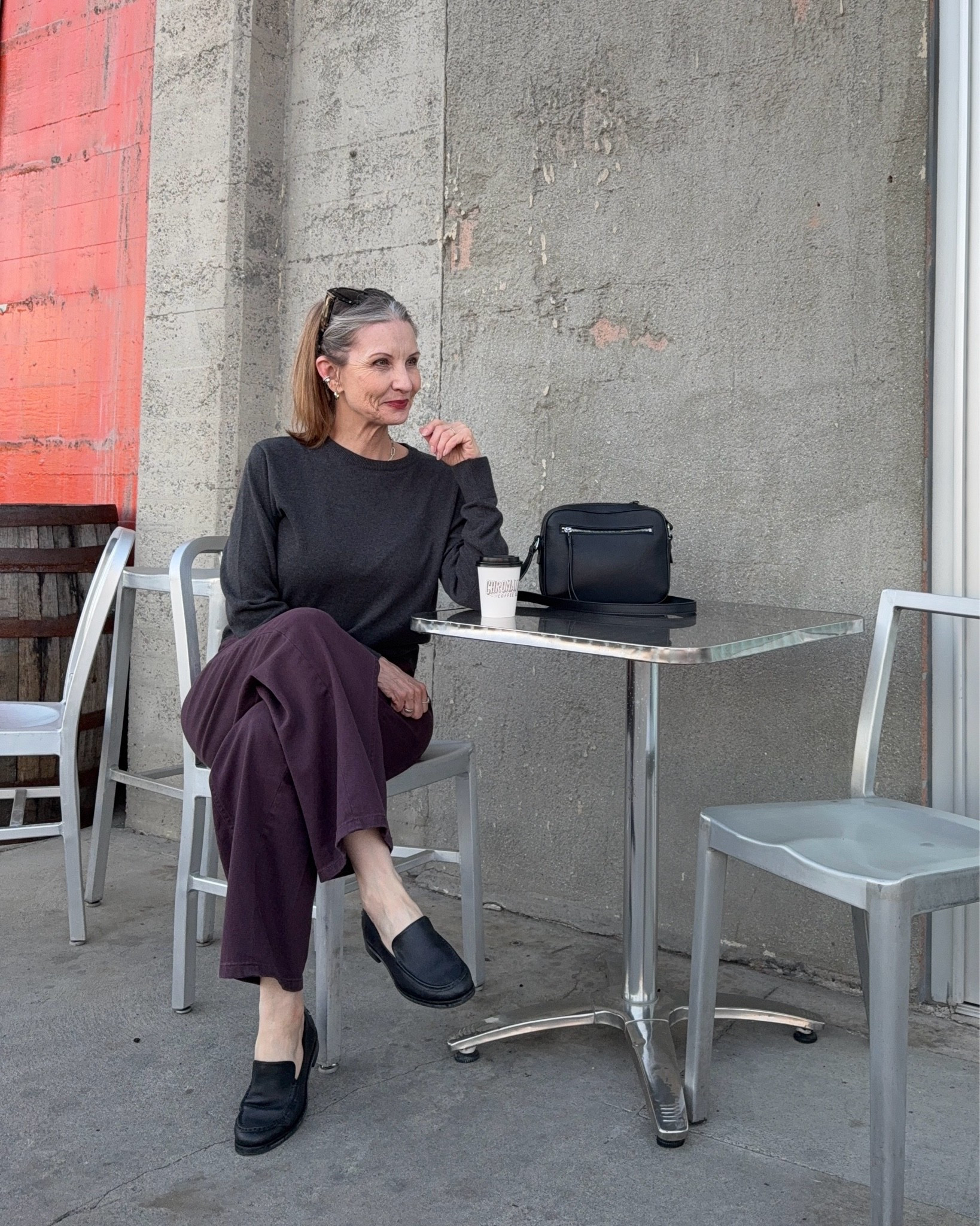 Cute for the coffee run in sustainable, organic pieces from @Pact … barrel pants, cotton sweater…
Plus loafers and a crossbody bag.