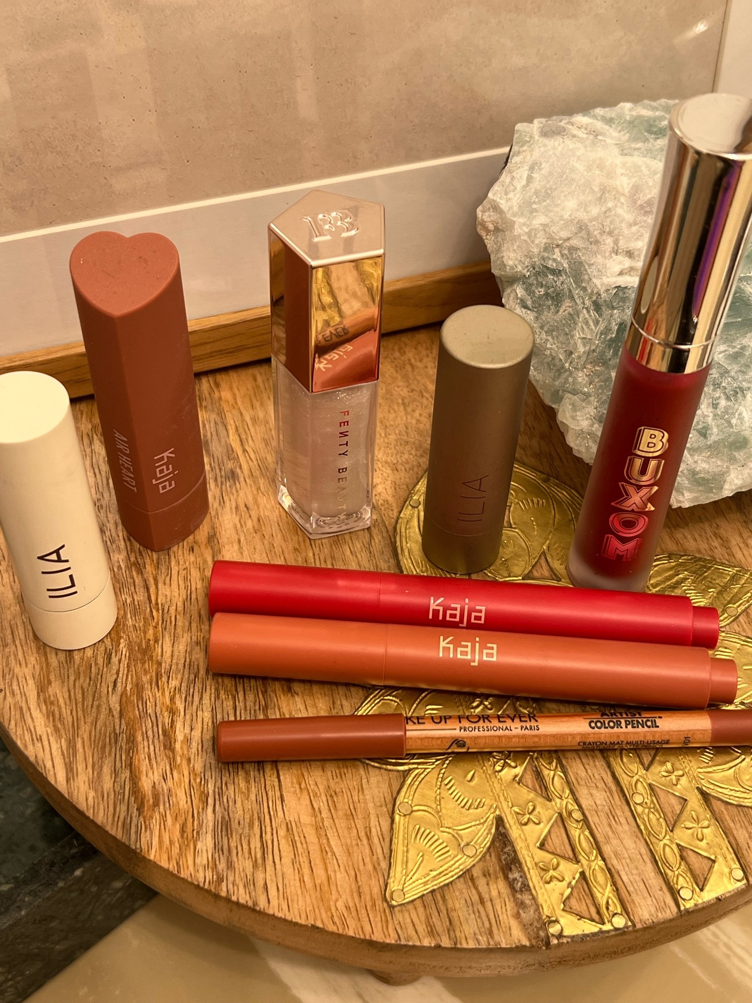 Few lip products that are brown skin friendly..
Kaja Heart melter: Hunny  Bun, Too hot
Kaja: Ride or die
Buxom: Goa 8305
Ilia Tinted lip conditioner: Arabian knight
Ilia Color block lipstick: Rosewood
#sephorasale
#browngirlfriendly
#lipproducts