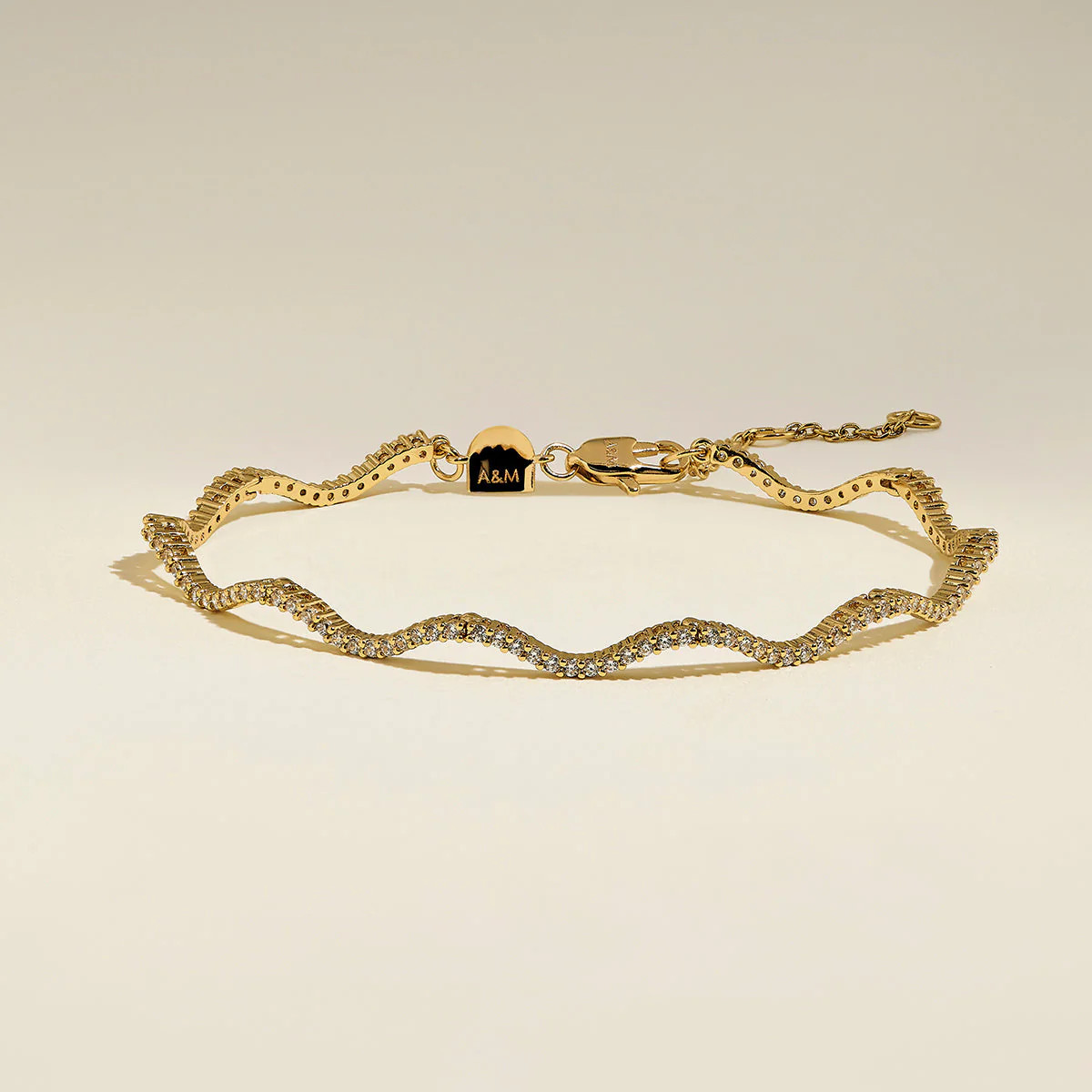 Scalloped Tennis Chain Bracelet in Gold | Astrid & Miyu | Astrid & Miyu US