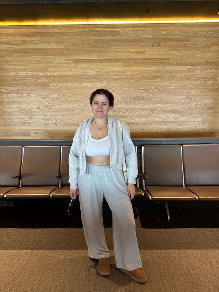 Abercrombie lounge set! These wide leg pants are incredibly comfortable! Love them to travel in

#LTKTravel #LTKSeasonal #LTKMidsize