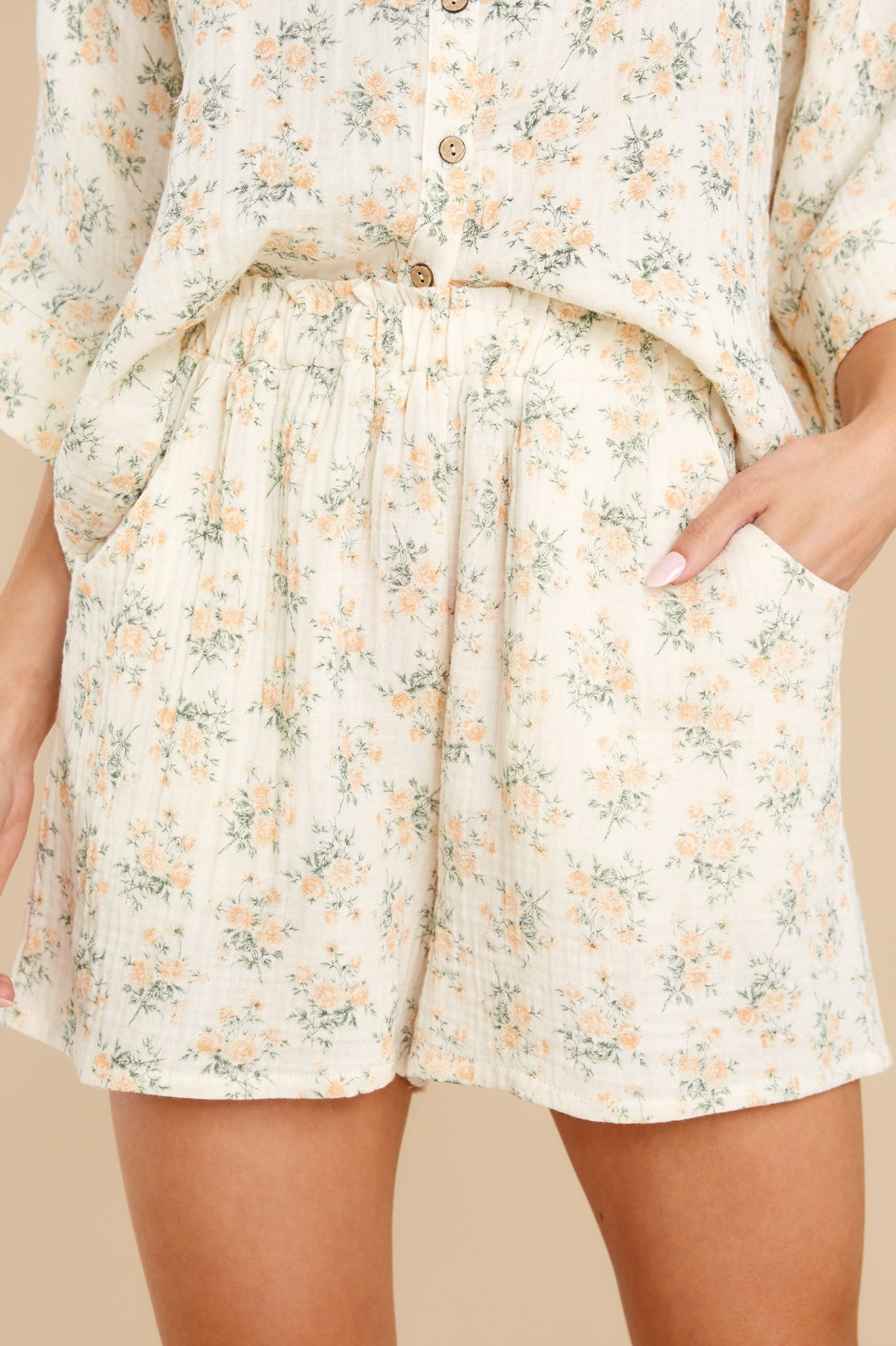 Blooming Head To Toe Ivory Floral Print Shorts | Red Dress 