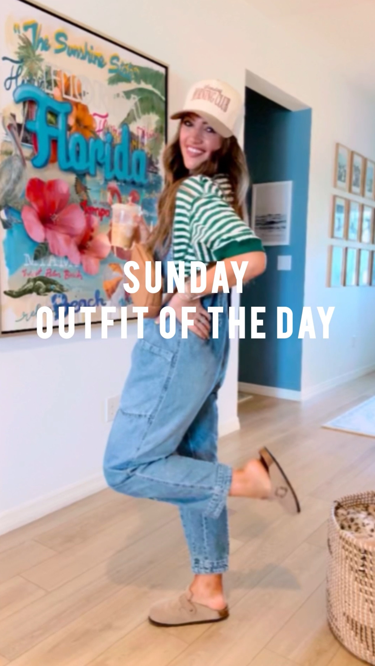 Happy Sunday 💚 wearing XS in my fave overalls I can’t live without 😜 // small in this cutie amazon short sleeve sweatshirt — obsessed! #churchfit #sundayootd #momoutfit #momootd #momfits #casualoutfit #sundayfunday 