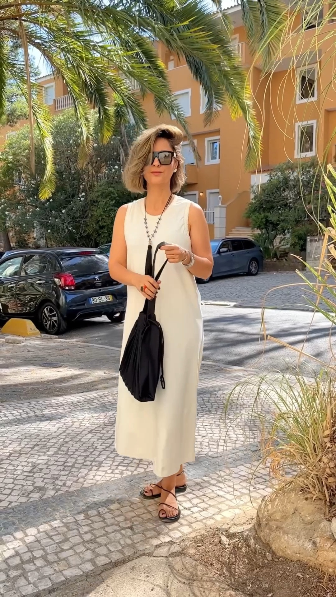 The dress is in size M … Unfortunately it’s sold out in some countries… ♥️ The pleated bag is sold out in many countries but maybe you’ll get lucky - check the link below 🔗

#LTKOver40 #LTKStyleTip